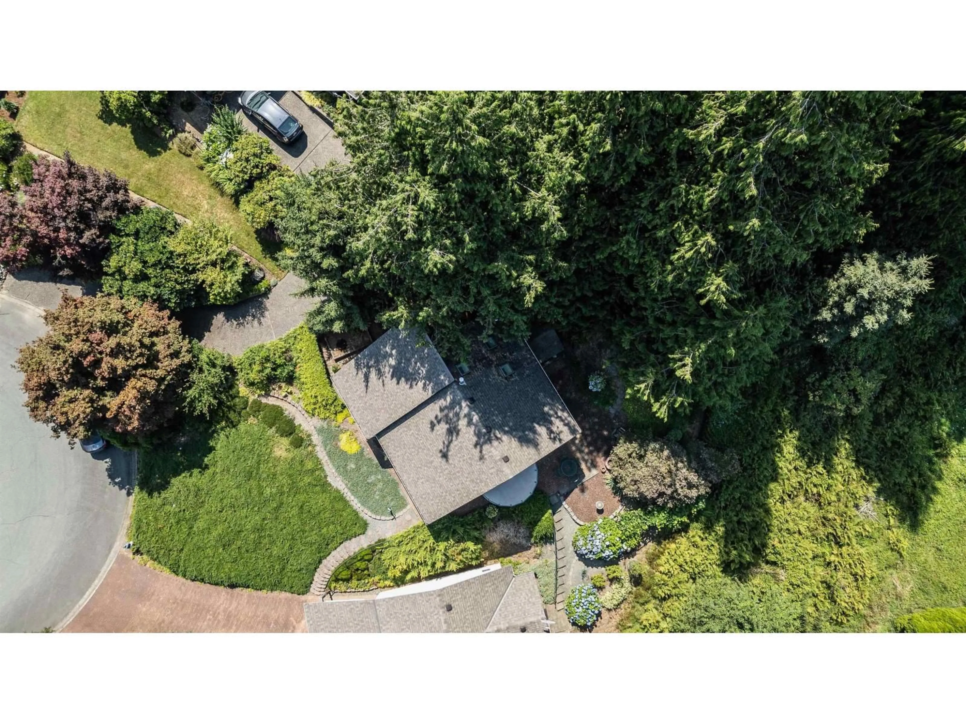 A pic from outside/outdoor area/front of a property/back of a property/a pic from drone, street for 10021 FALCON CRESCENT, Chilliwack British Columbia V2P7R3