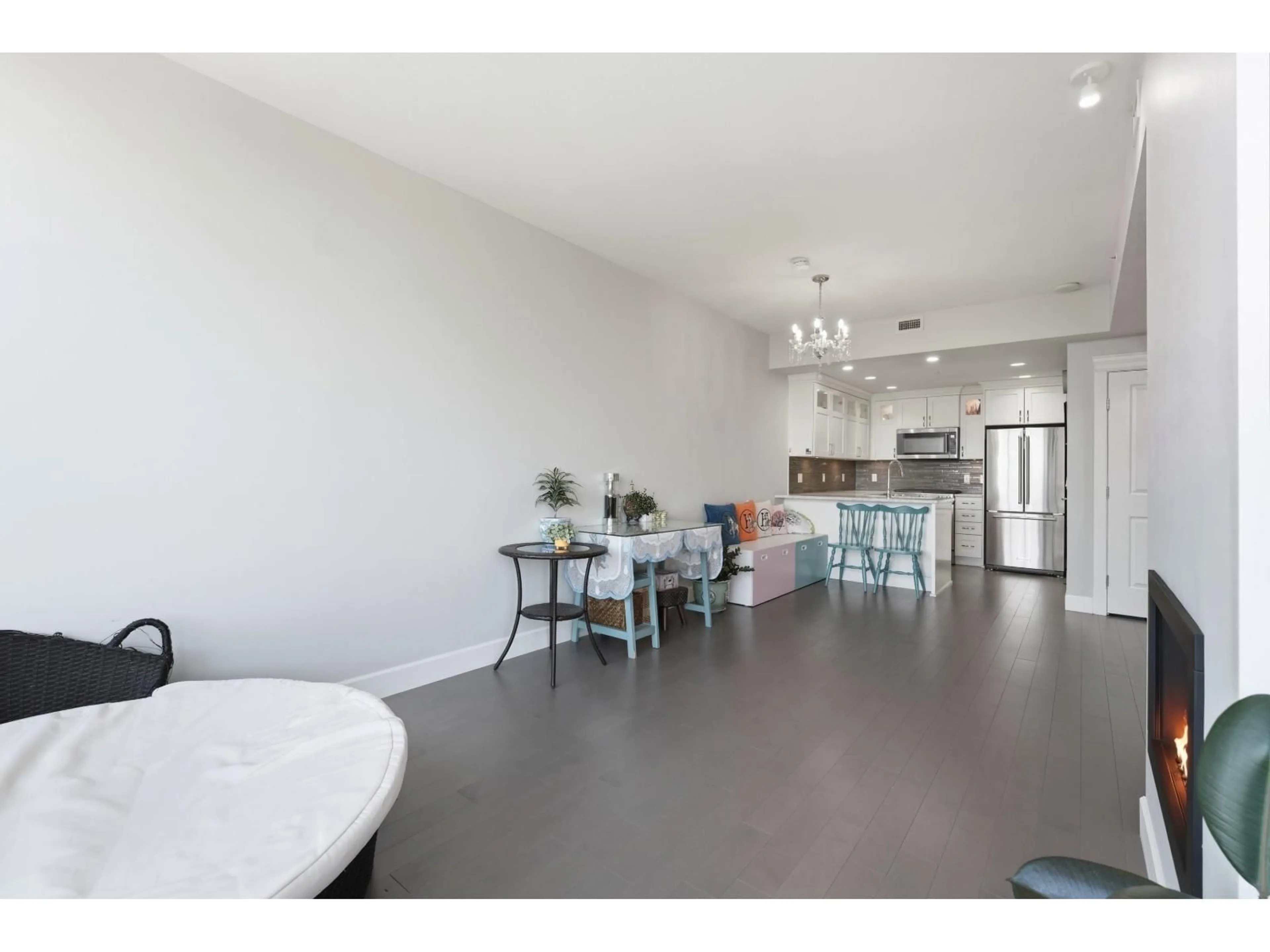 Open concept kitchen, unknown for 1902 - 2180 GLADWIN ROAD, Abbotsford British Columbia V2S0H4