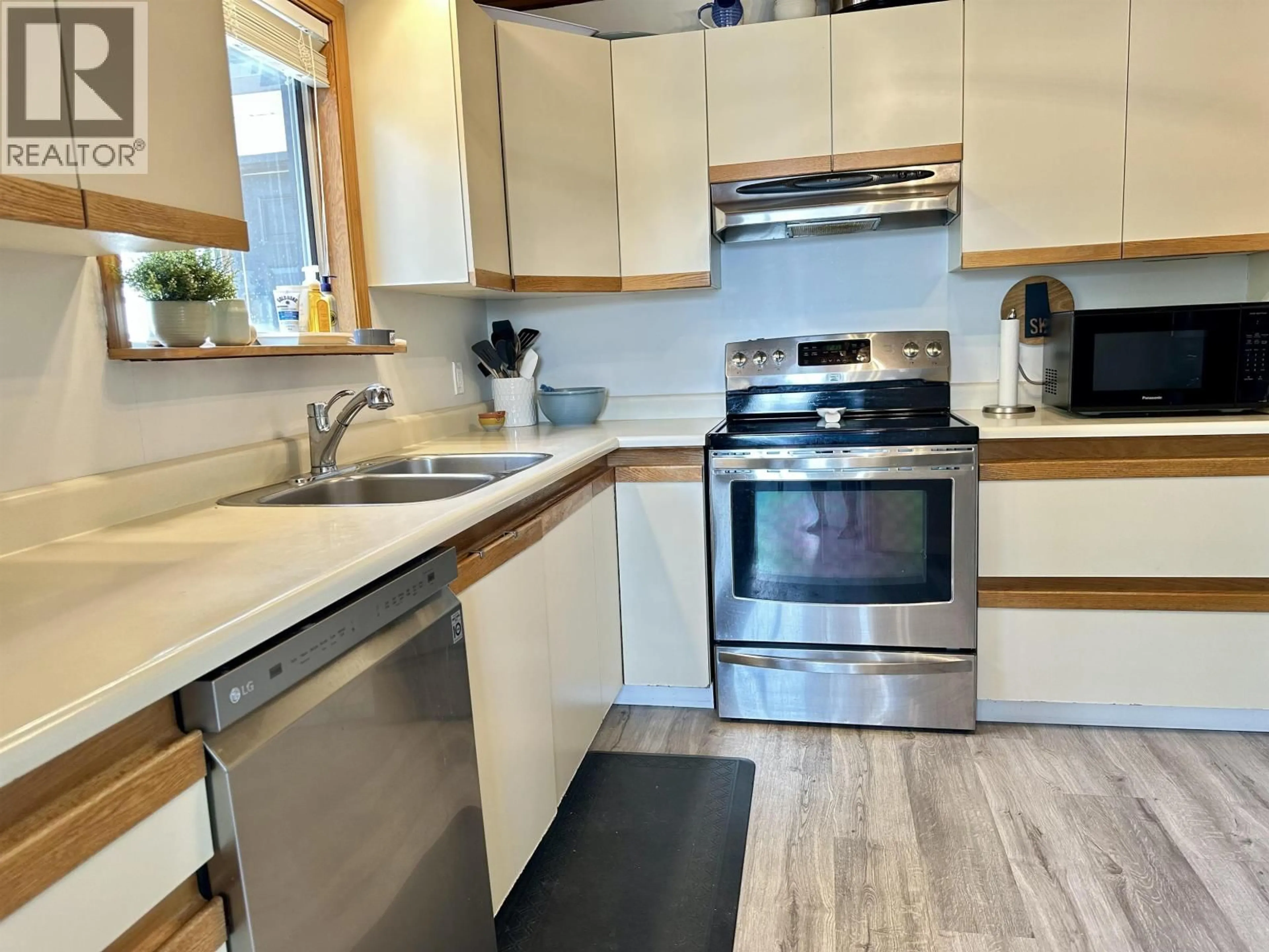 Standard kitchen, wood/laminate floor for 6283 GREEN LAKE NORTH ROAD, 70 Mile House British Columbia V0K2K1