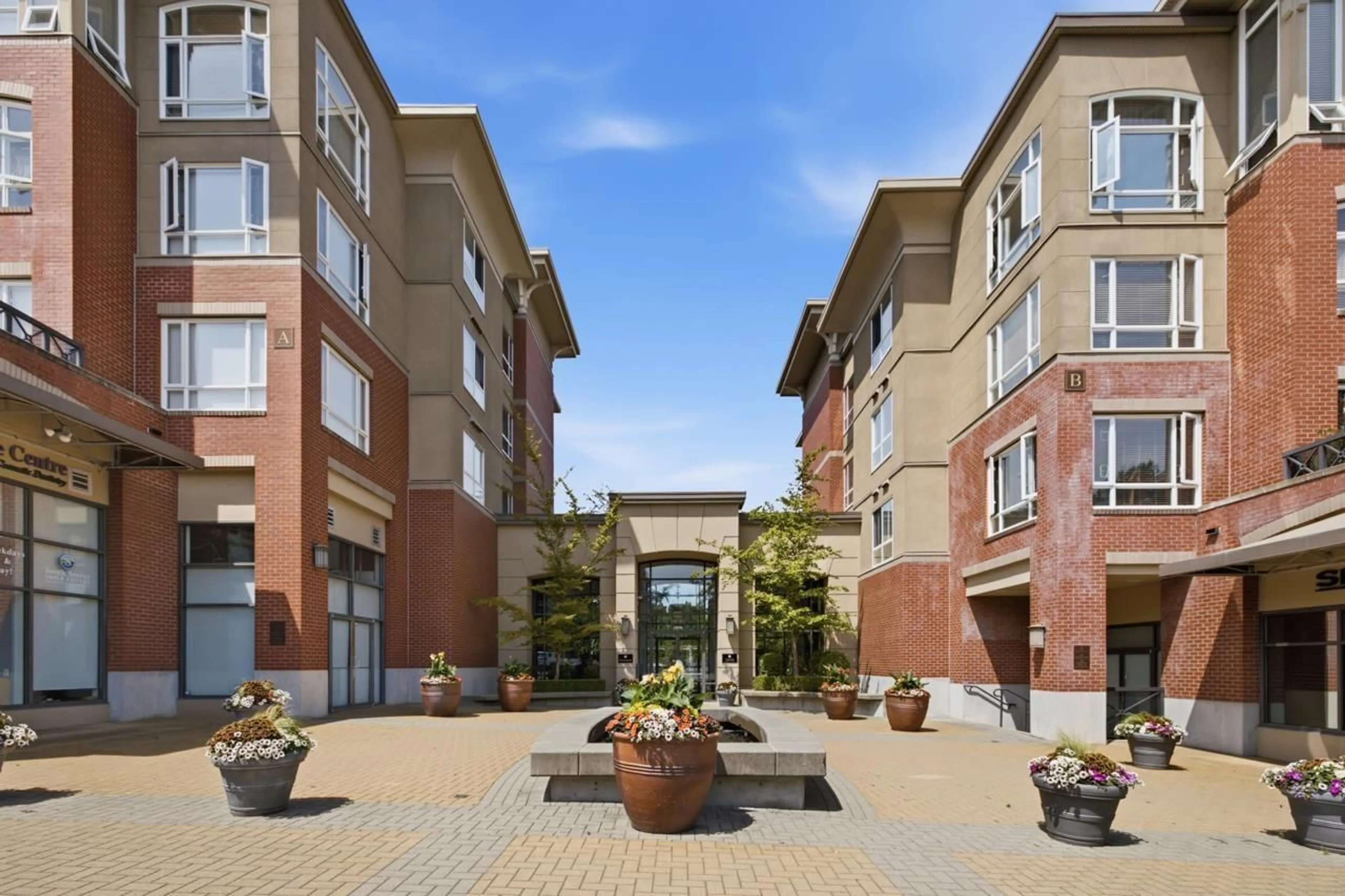 Patio, unknown for 319 - 2970 KING GEORGE BOULEVARD, Surrey British Columbia V4P0E6