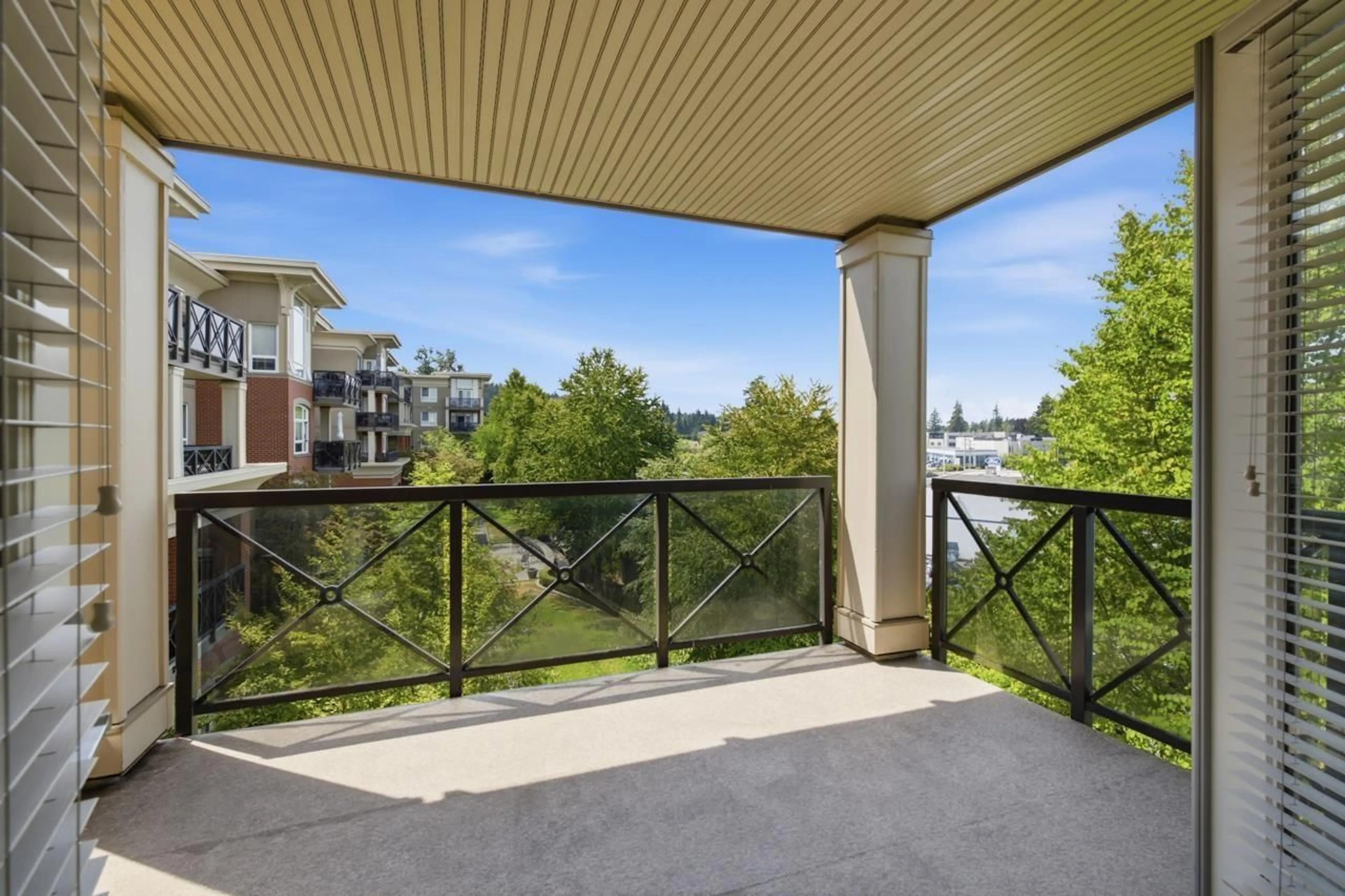 Balcony in the apartment, water/lake/river/ocean view for 319 - 2970 KING GEORGE BOULEVARD, Surrey British Columbia V4P0E6
