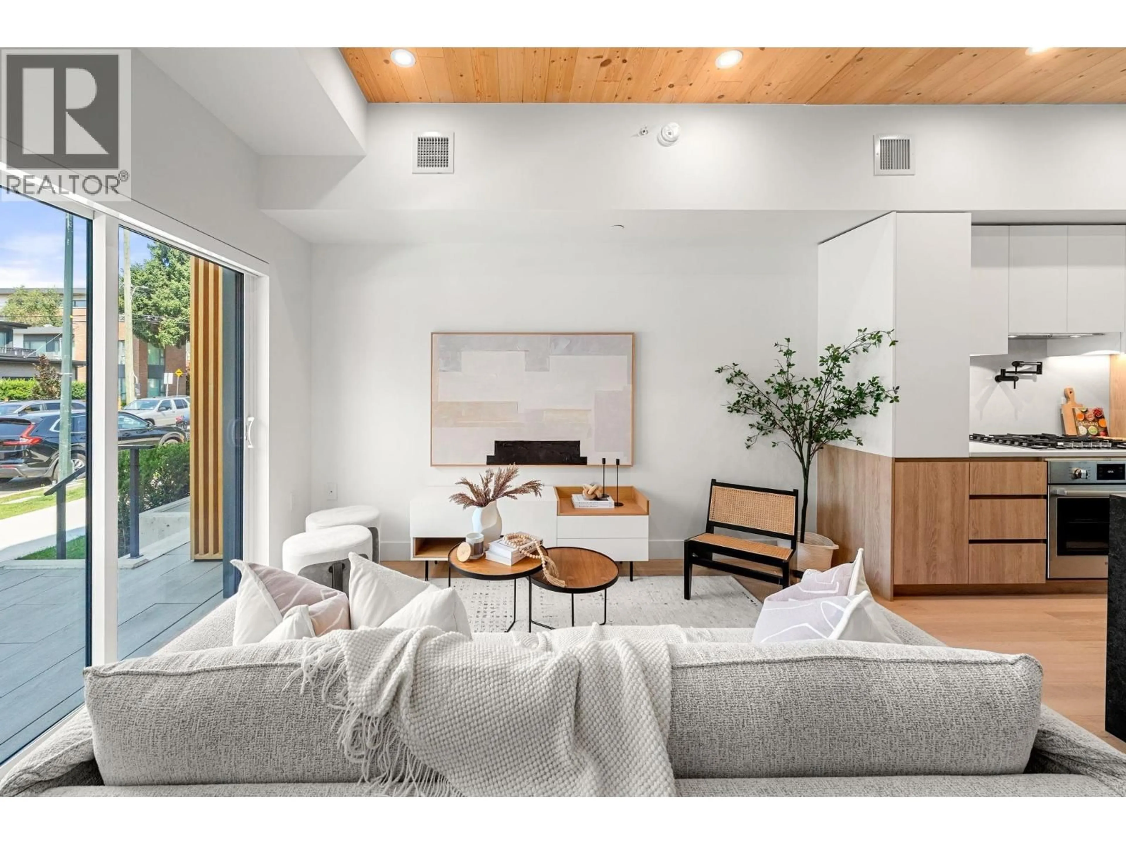 Living room with furniture, unknown for 4170 COLUMBIA STREET, Vancouver British Columbia V5Y2J6