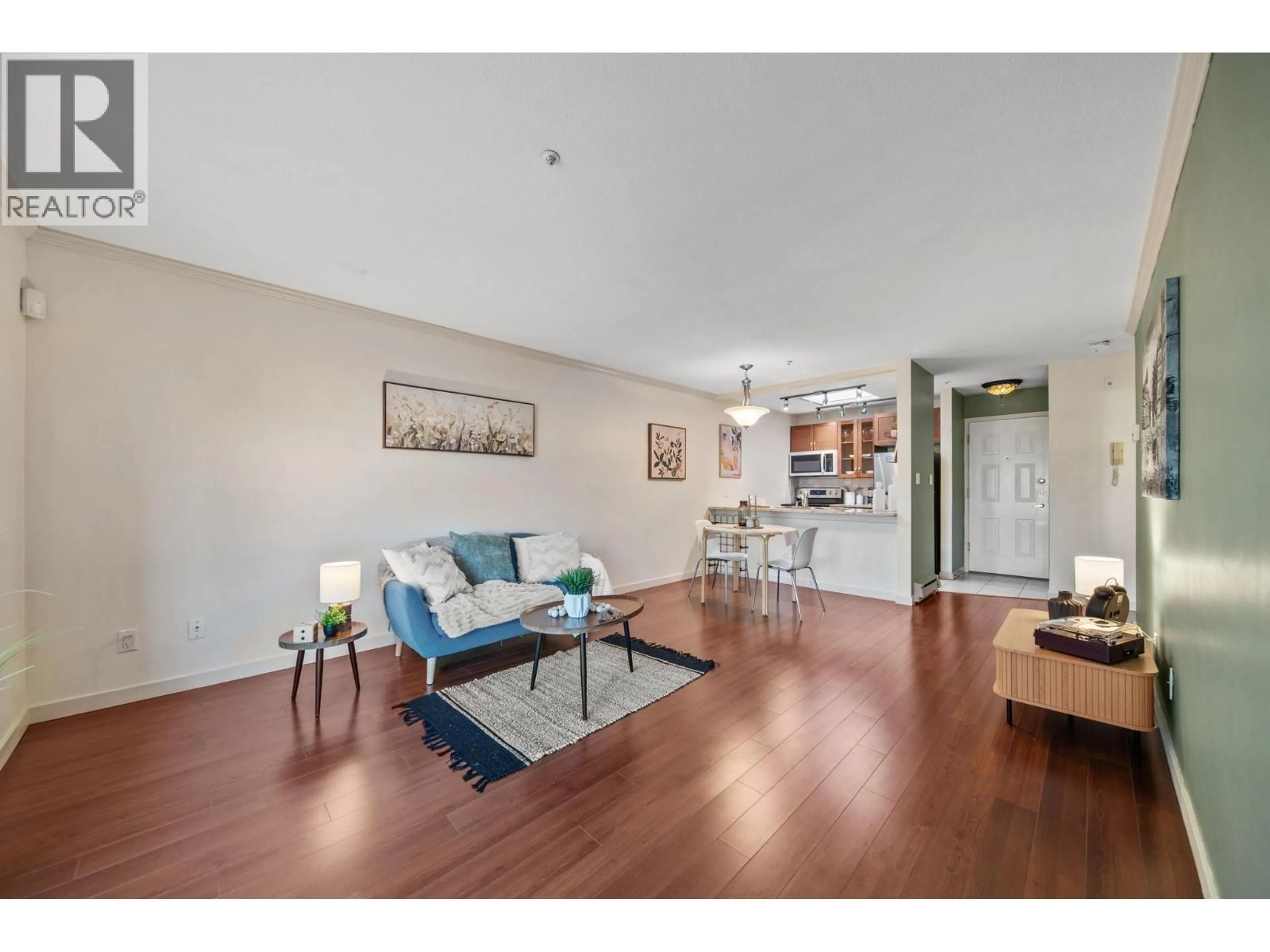 Living room with furniture, wood/laminate floor for 305 - 526 THIRTEENTH STREET, New Westminster British Columbia V3M4L9