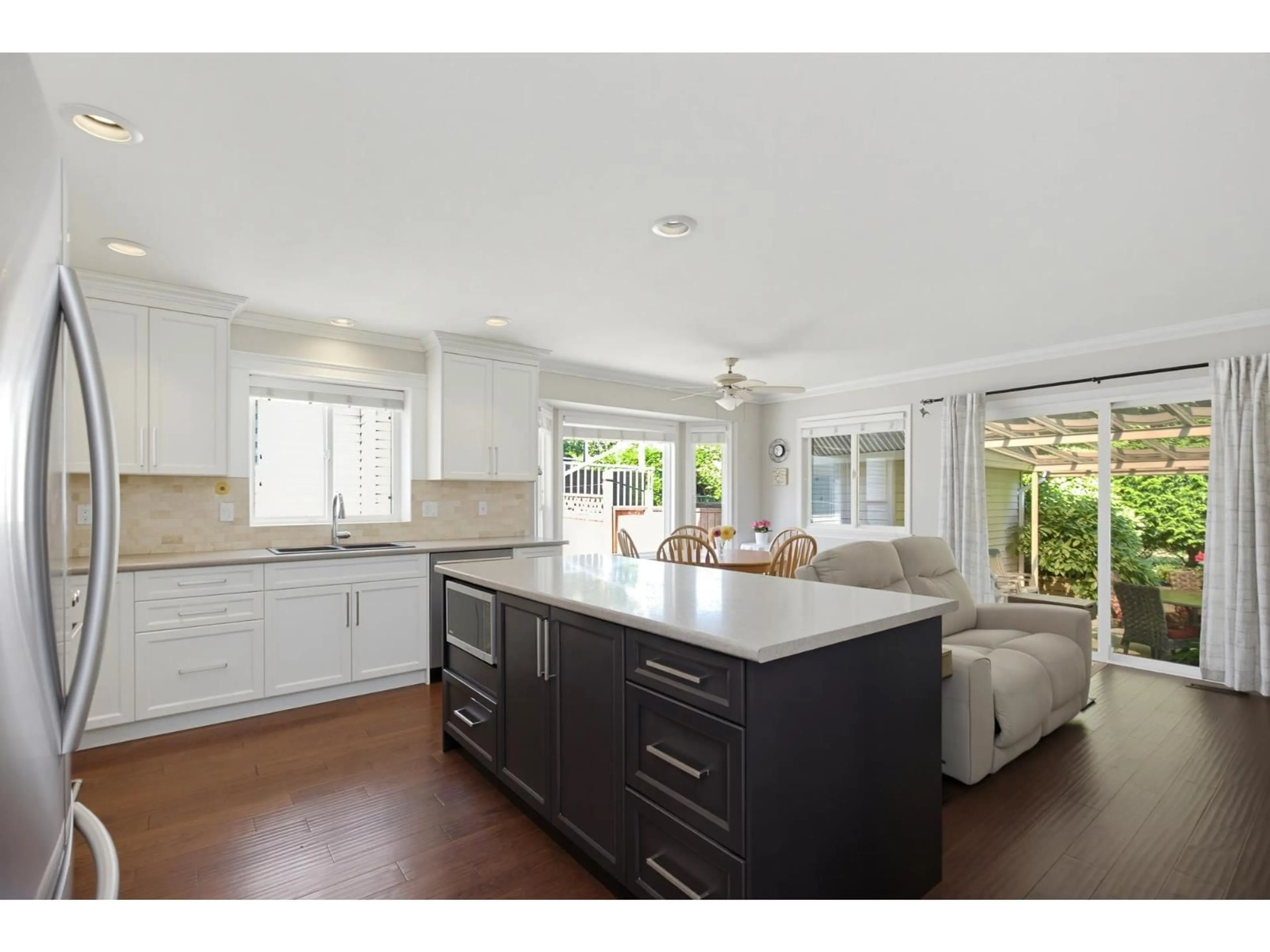 Open concept kitchen, unknown for 31431 SOUTHERN DRIVE, Abbotsford British Columbia V2T5N9