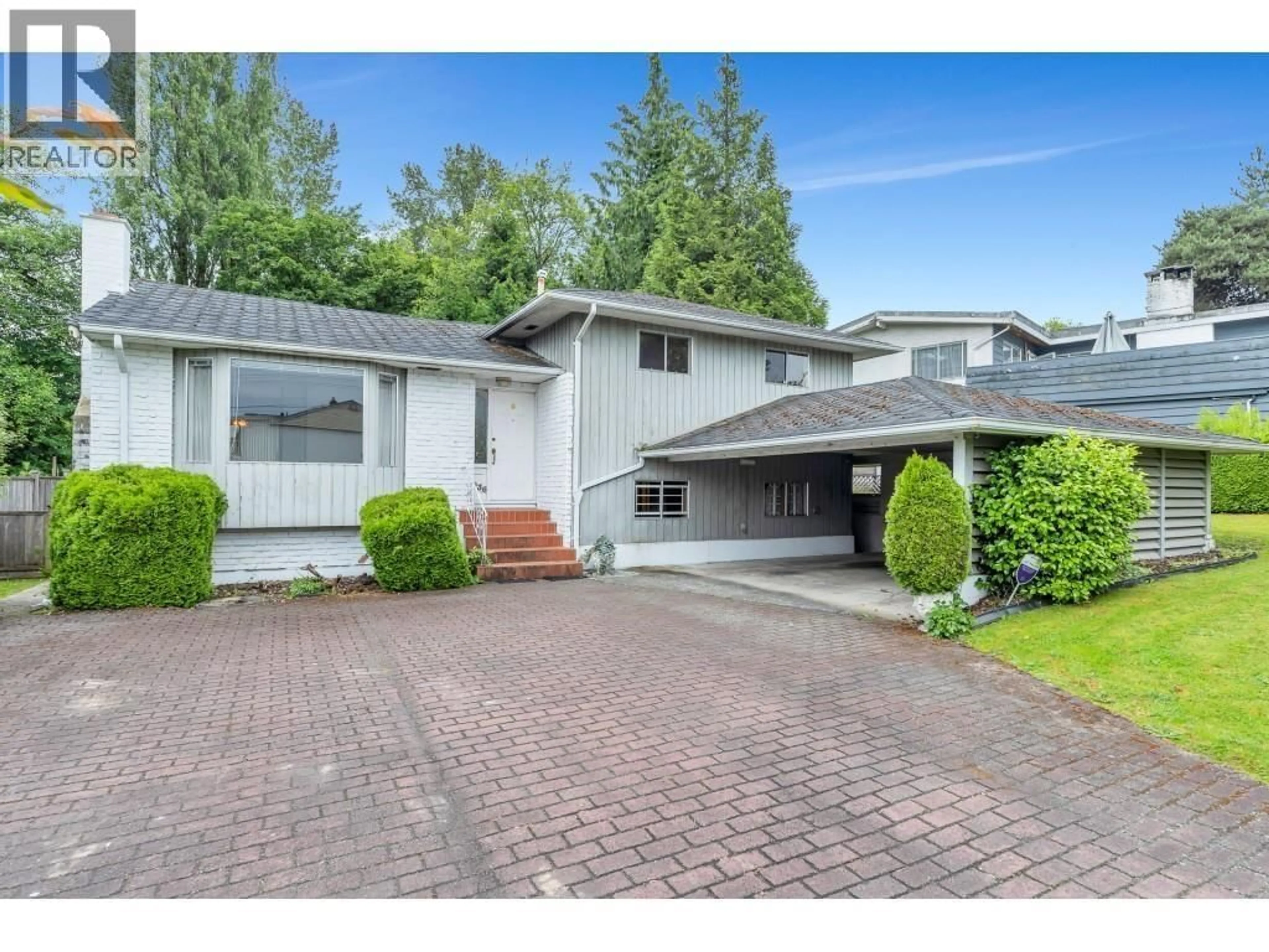 Home with vinyl exterior material, street for 4936 BARKER CRESCENT, Burnaby British Columbia V5G3G5