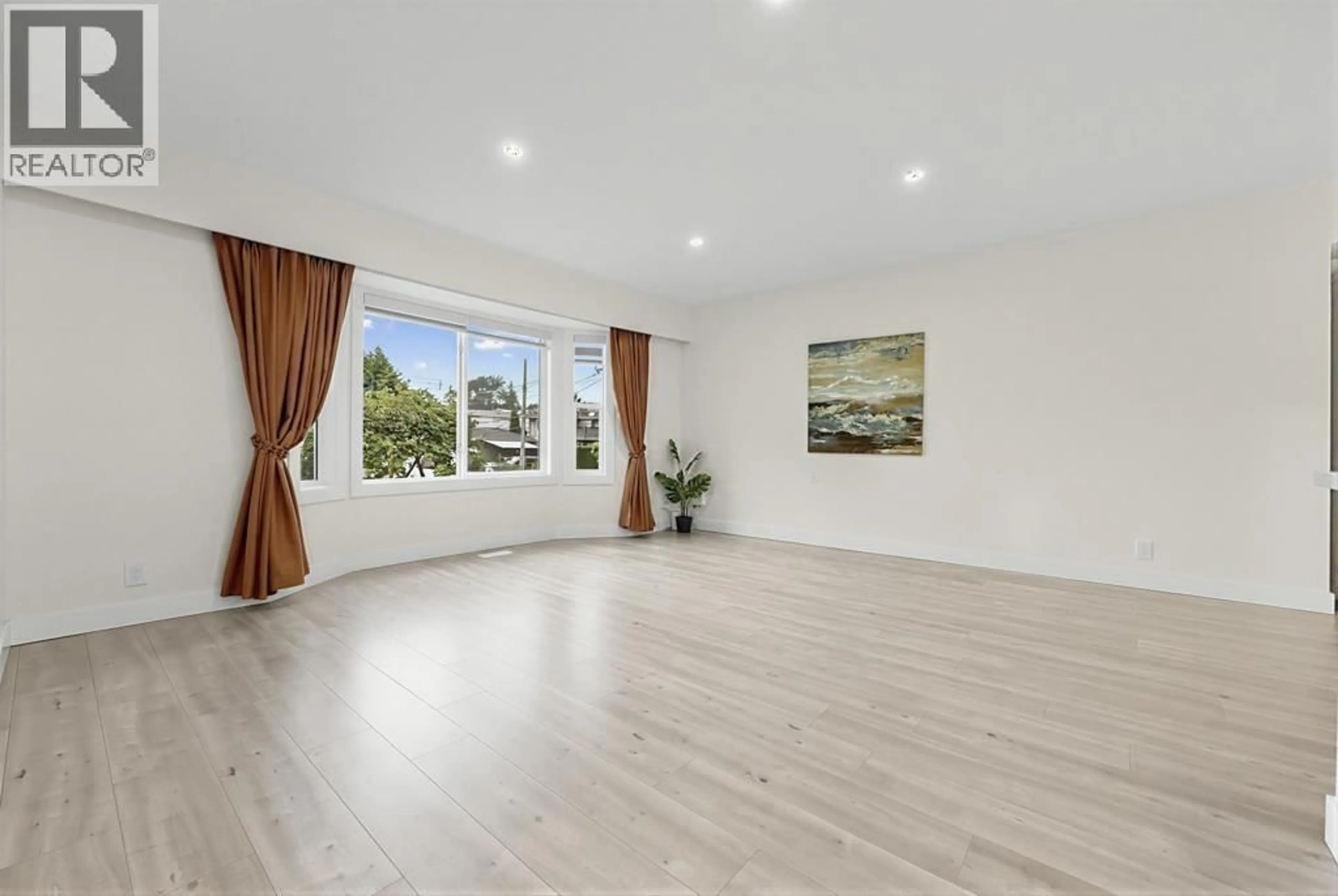 A pic of a room for 4936 BARKER CRESCENT, Burnaby British Columbia V5G3G5
