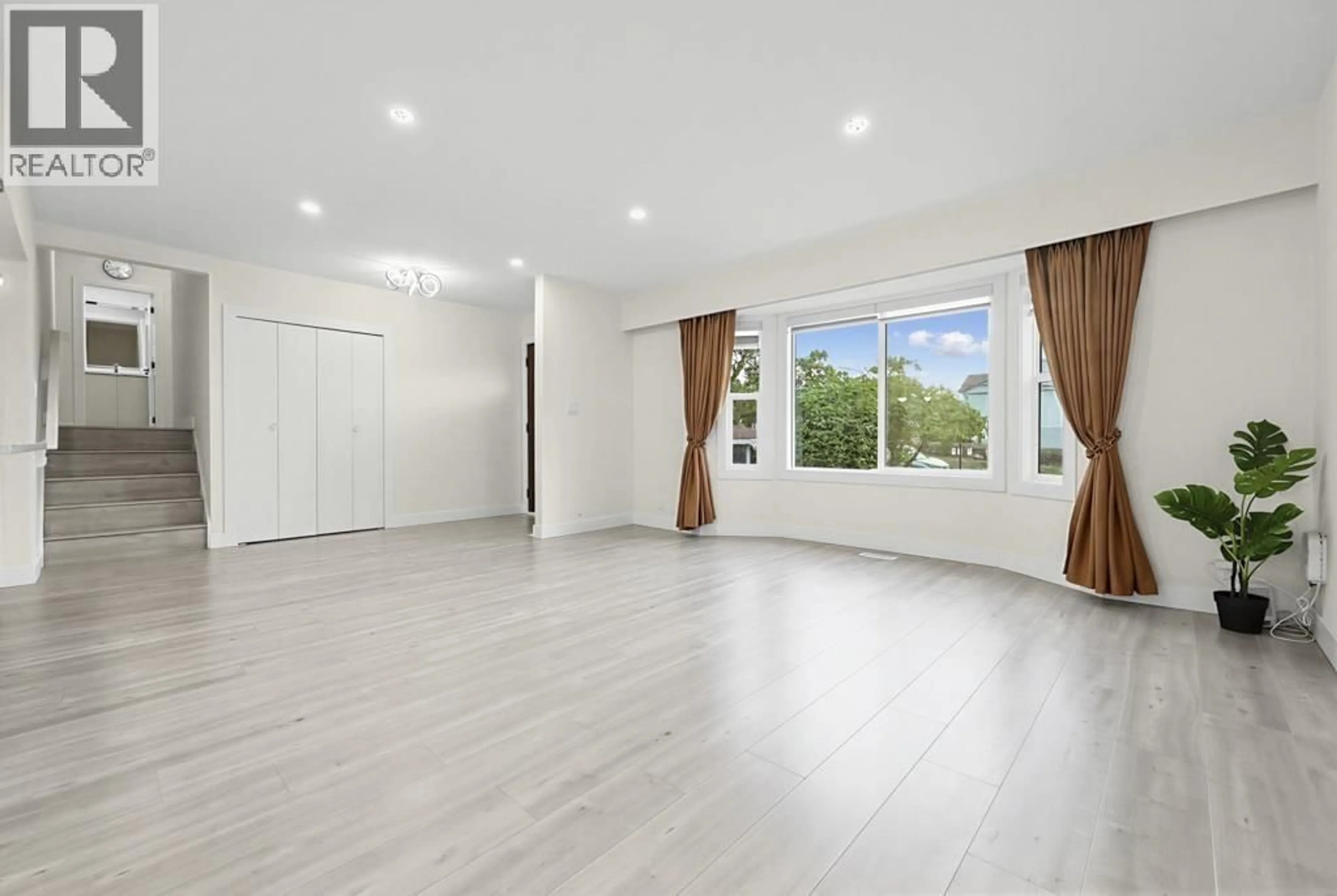 A pic of a room for 4936 BARKER CRESCENT, Burnaby British Columbia V5G3G5