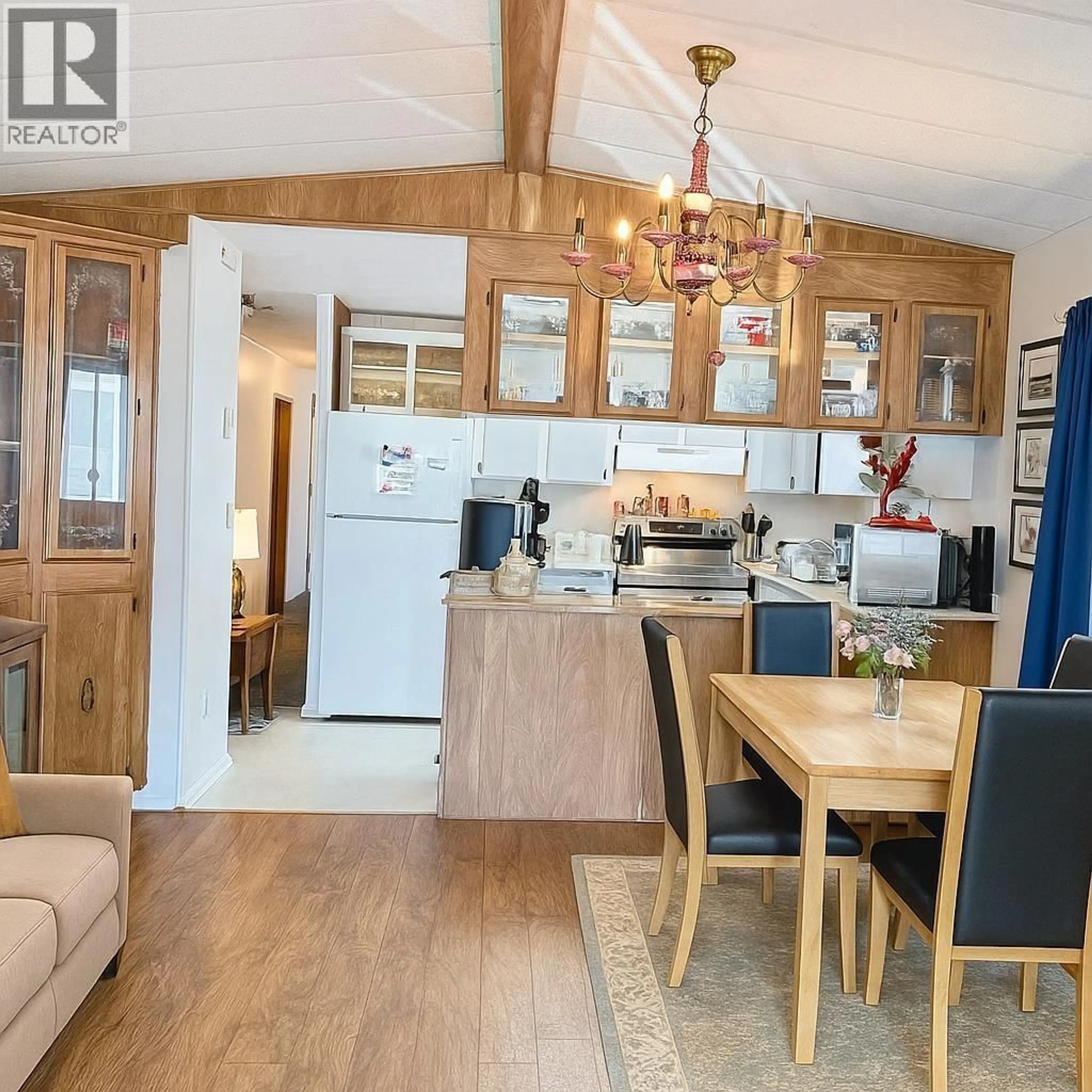 Open concept kitchen, wood/laminate floor for 39 - 145 KING EDWARD STREET, Coquitlam British Columbia V3K6L3