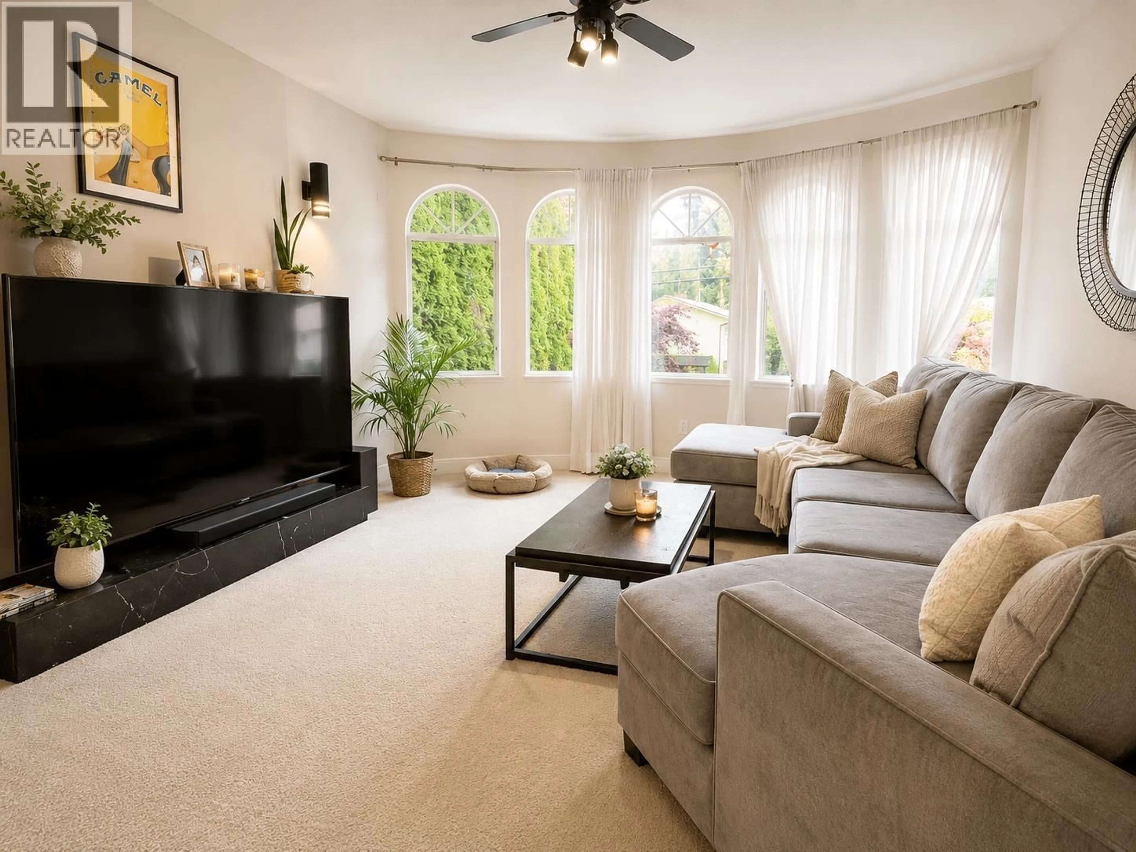 Living room with furniture, unknown for 38304 WESTWAY AVENUE, Squamish British Columbia V8W0W6
