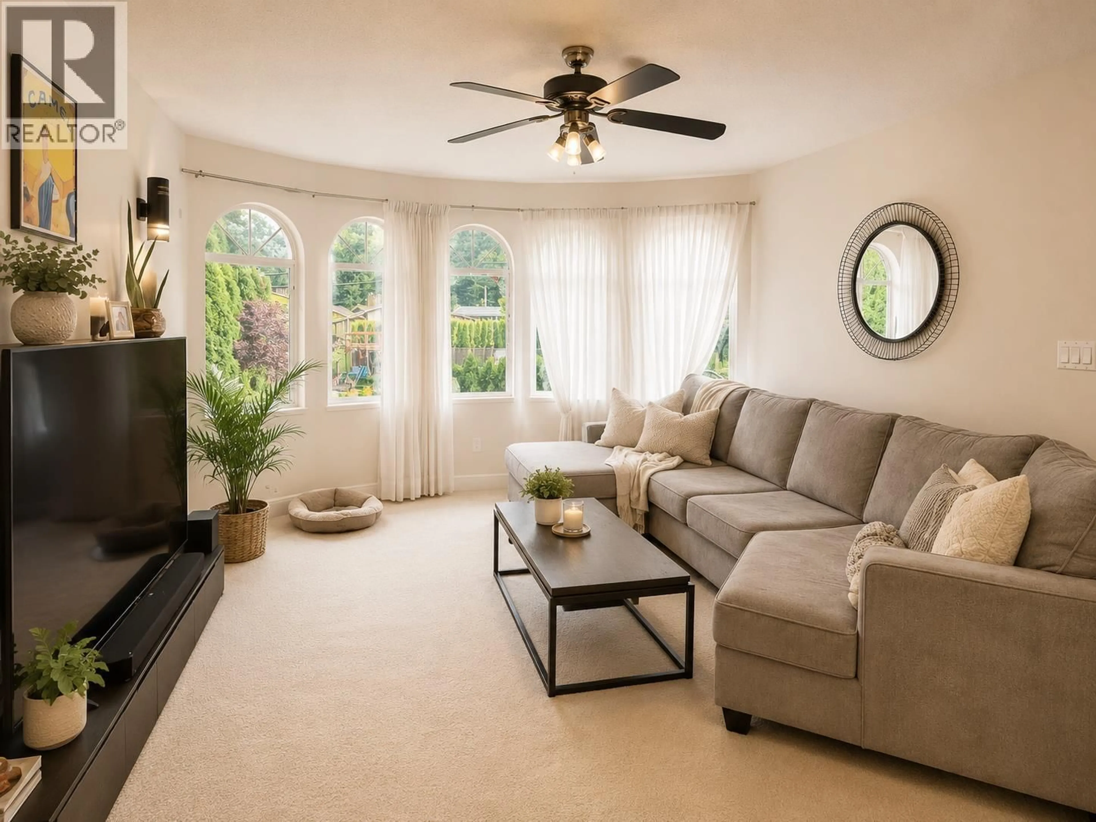 Living room with furniture, unknown for 38304 WESTWAY AVENUE, Squamish British Columbia V8W0W6
