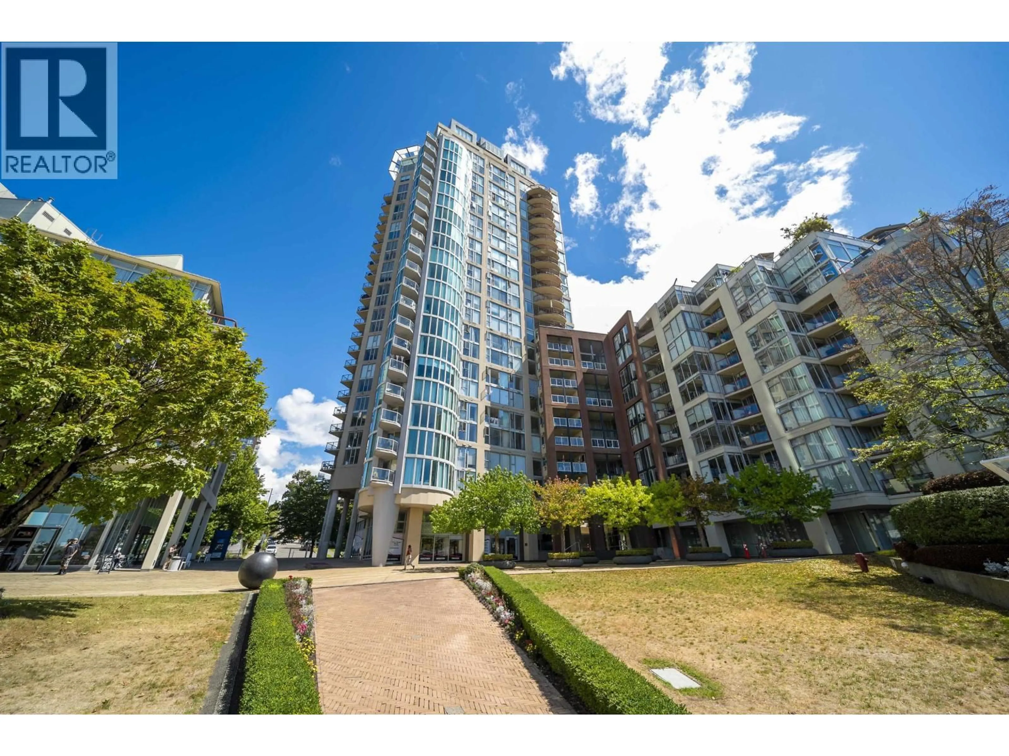 A pic from outside/outdoor area/front of a property/back of a property/a pic from drone, street for 705 - 1000 BEACH AVENUE, Vancouver British Columbia V6E4M2