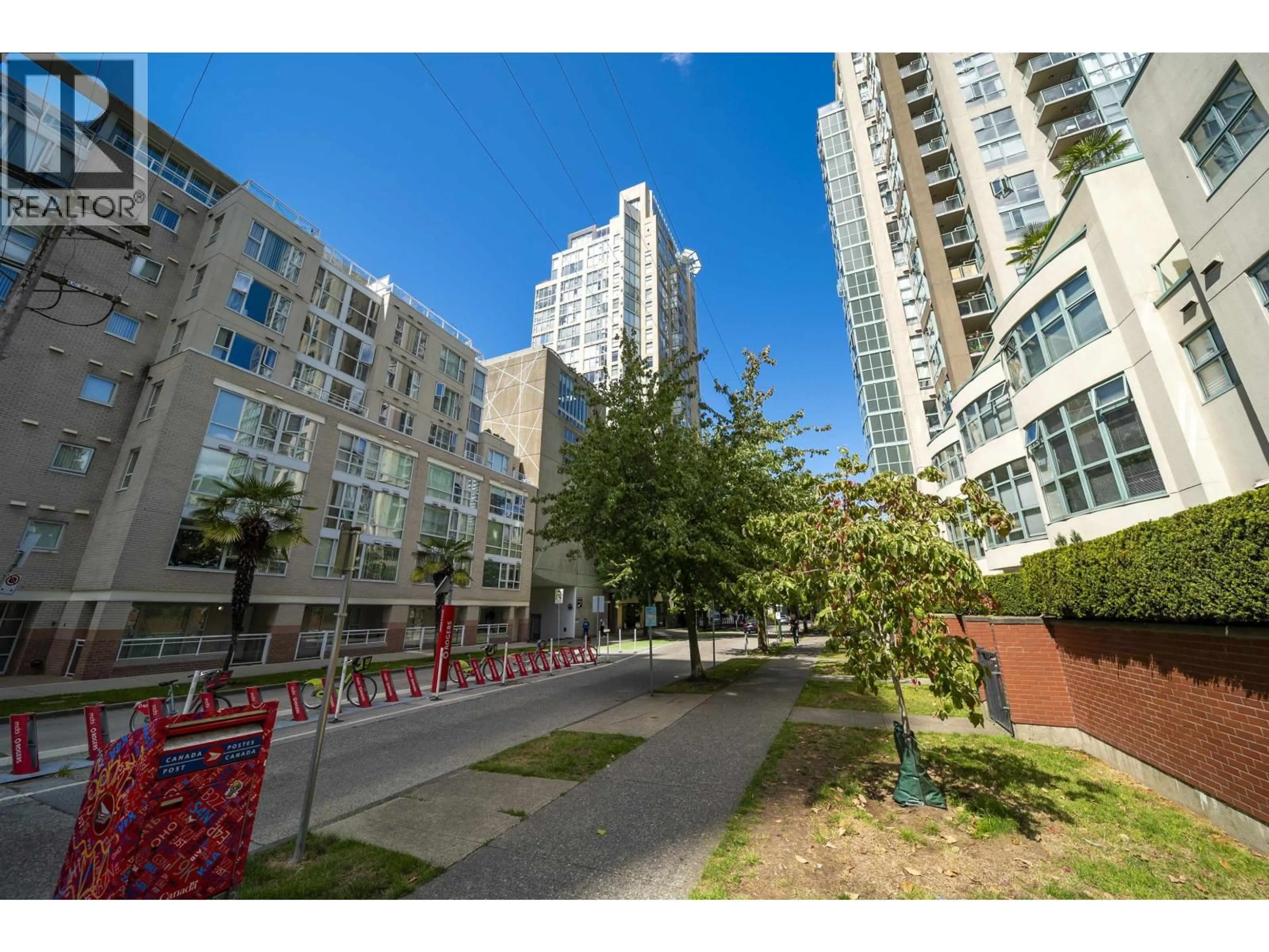 Patio, unknown for 705 - 1000 BEACH AVENUE, Vancouver British Columbia V6E4M2