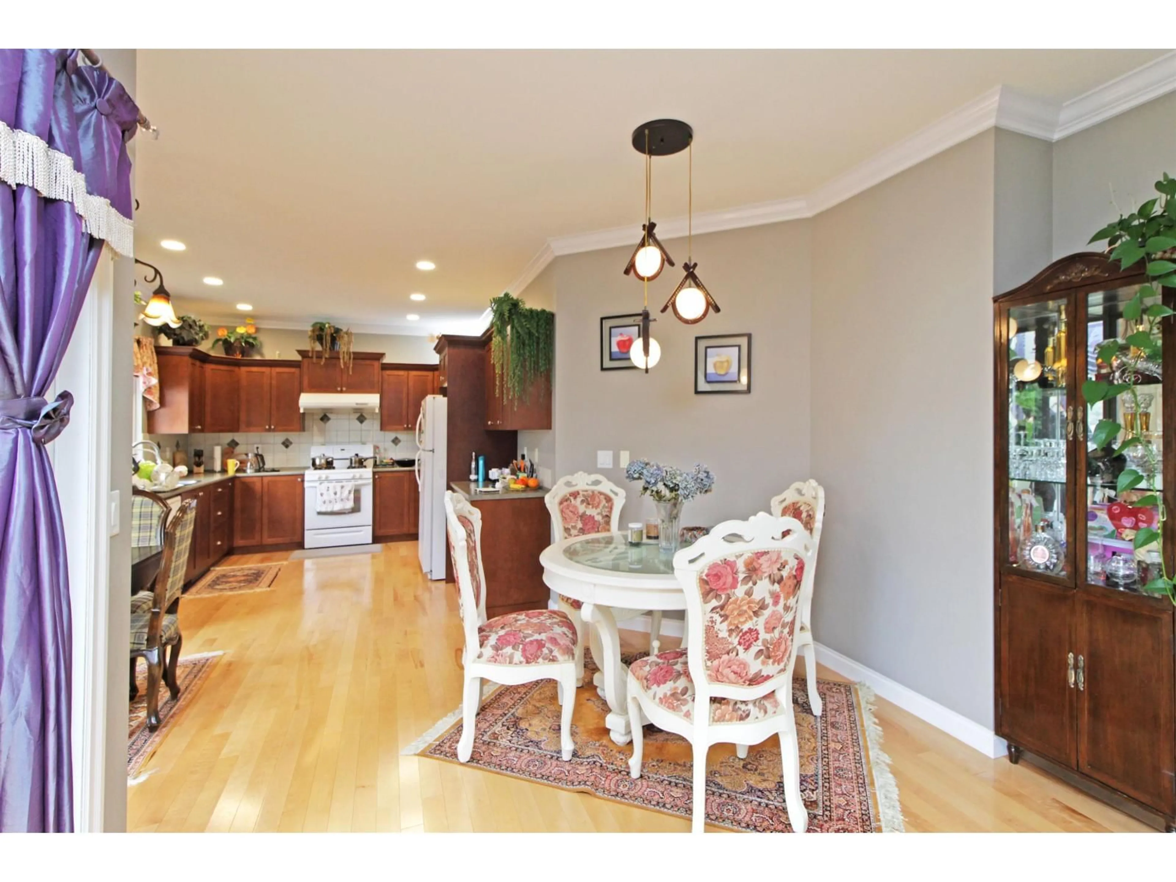 Dining room, wood/laminate floor for 3303 148A STREET, Surrey British Columbia V4P3R2
