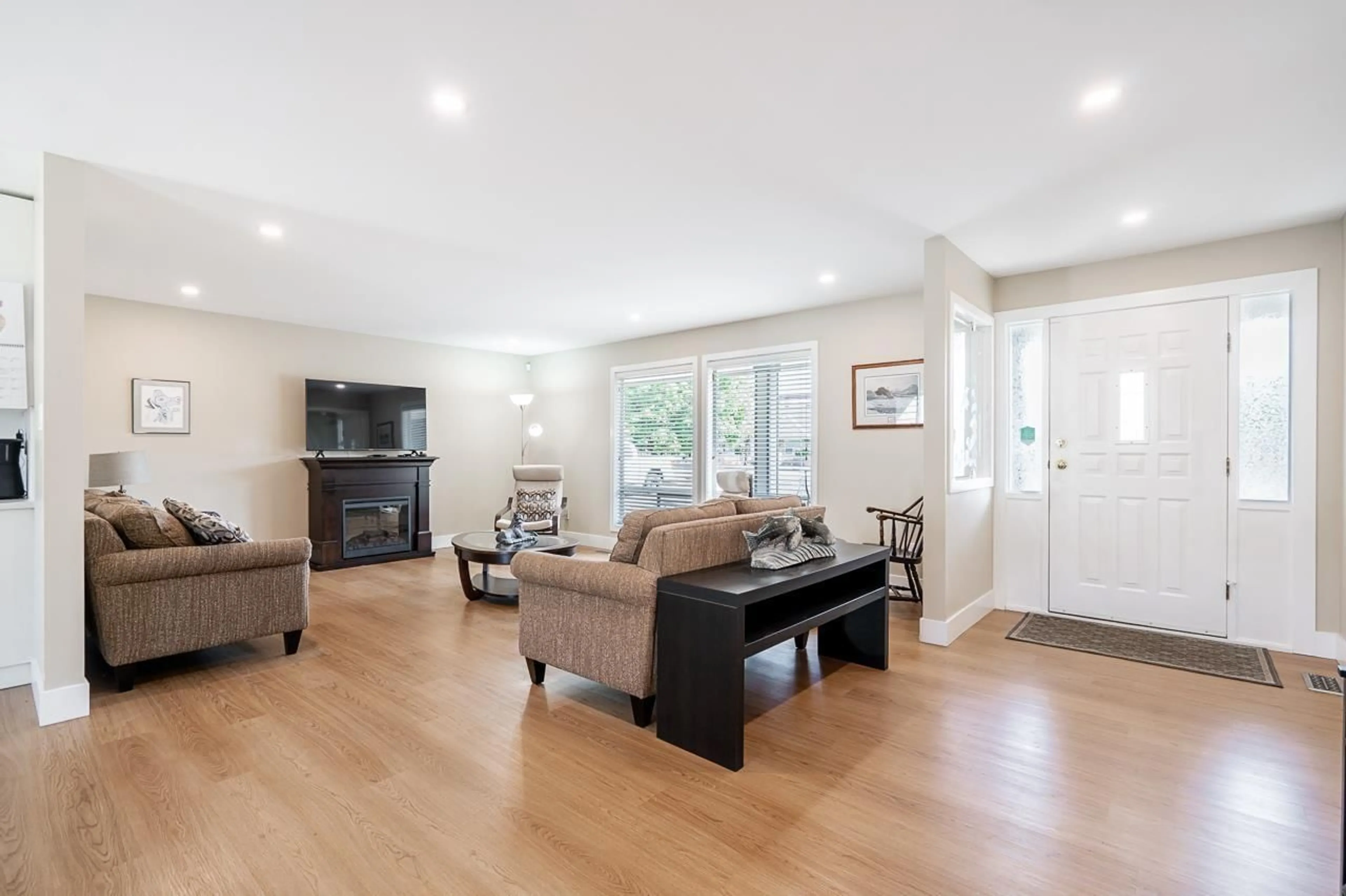 Living room with furniture, wood/laminate floor for 21711 52 AVENUE, Langley British Columbia V2Y1L7