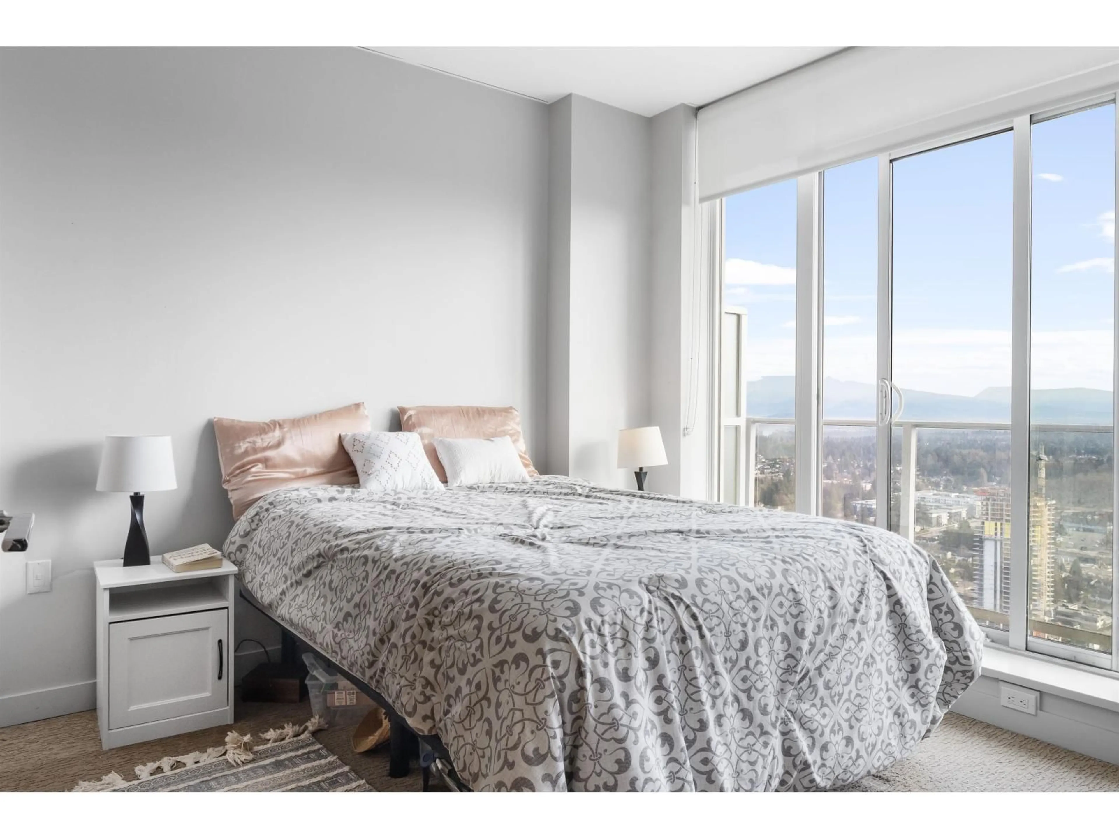 Bedroom with bed, unknown for 5004 - 13495 CENTRAL AVENUE, Surrey British Columbia V3T0K2