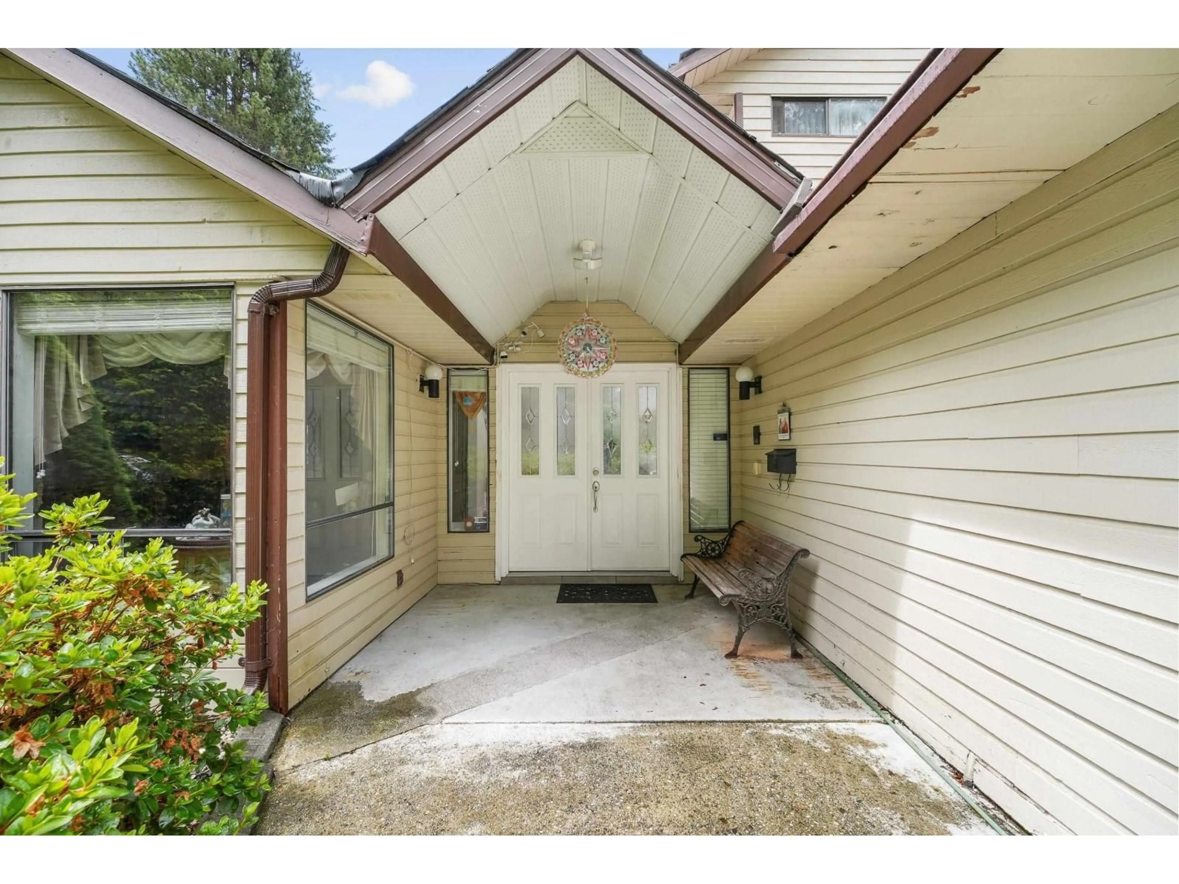 Indoor entryway for 9955 149 STREET, Surrey British Columbia V3R7N2
