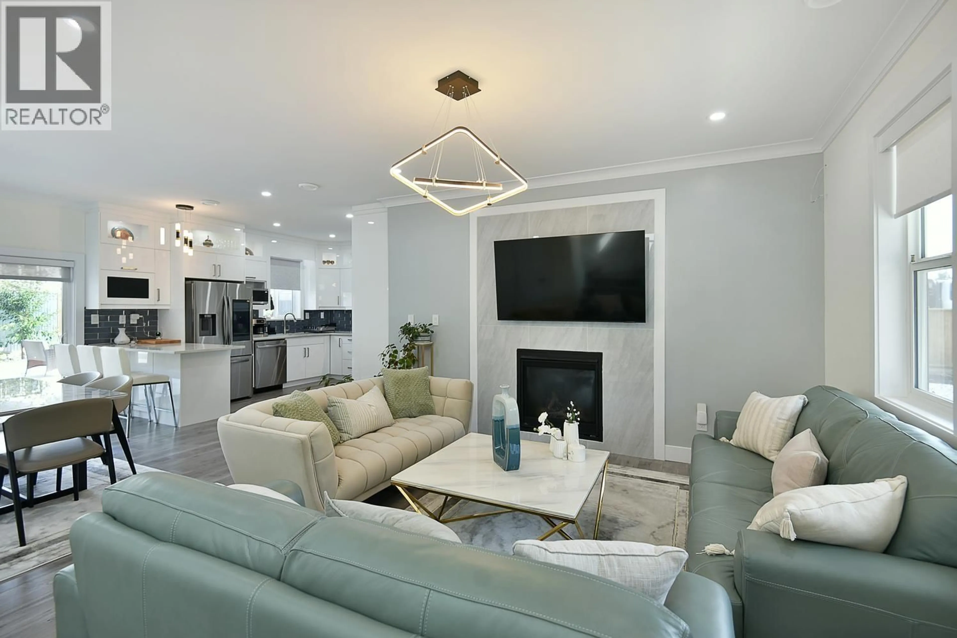 Living room with furniture, unknown for 514 JORDAN WAY, Gibsons British Columbia V0N1V5