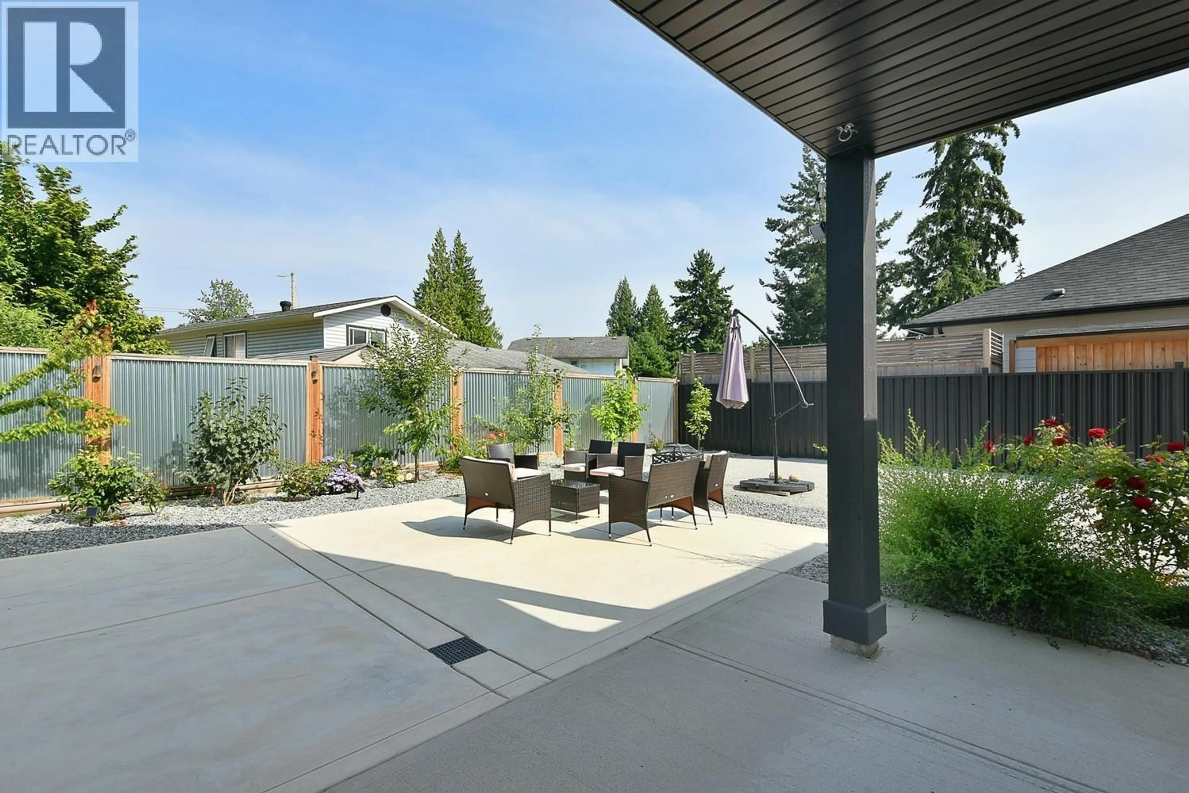 Patio, street for 514 JORDAN WAY, Gibsons British Columbia V0N1V5