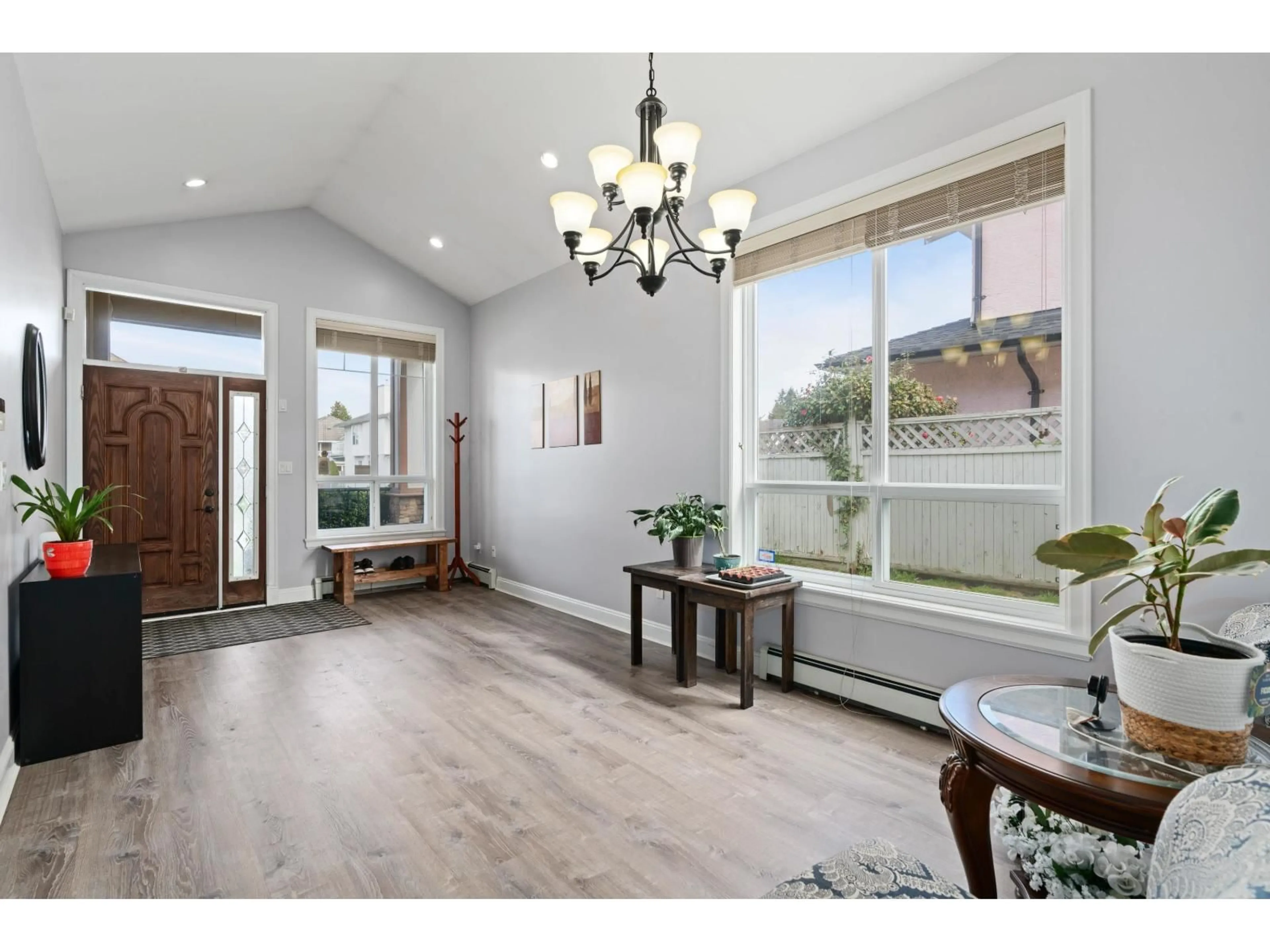 Indoor entryway for 11288 87A AVENUE, Delta British Columbia V4C3A6