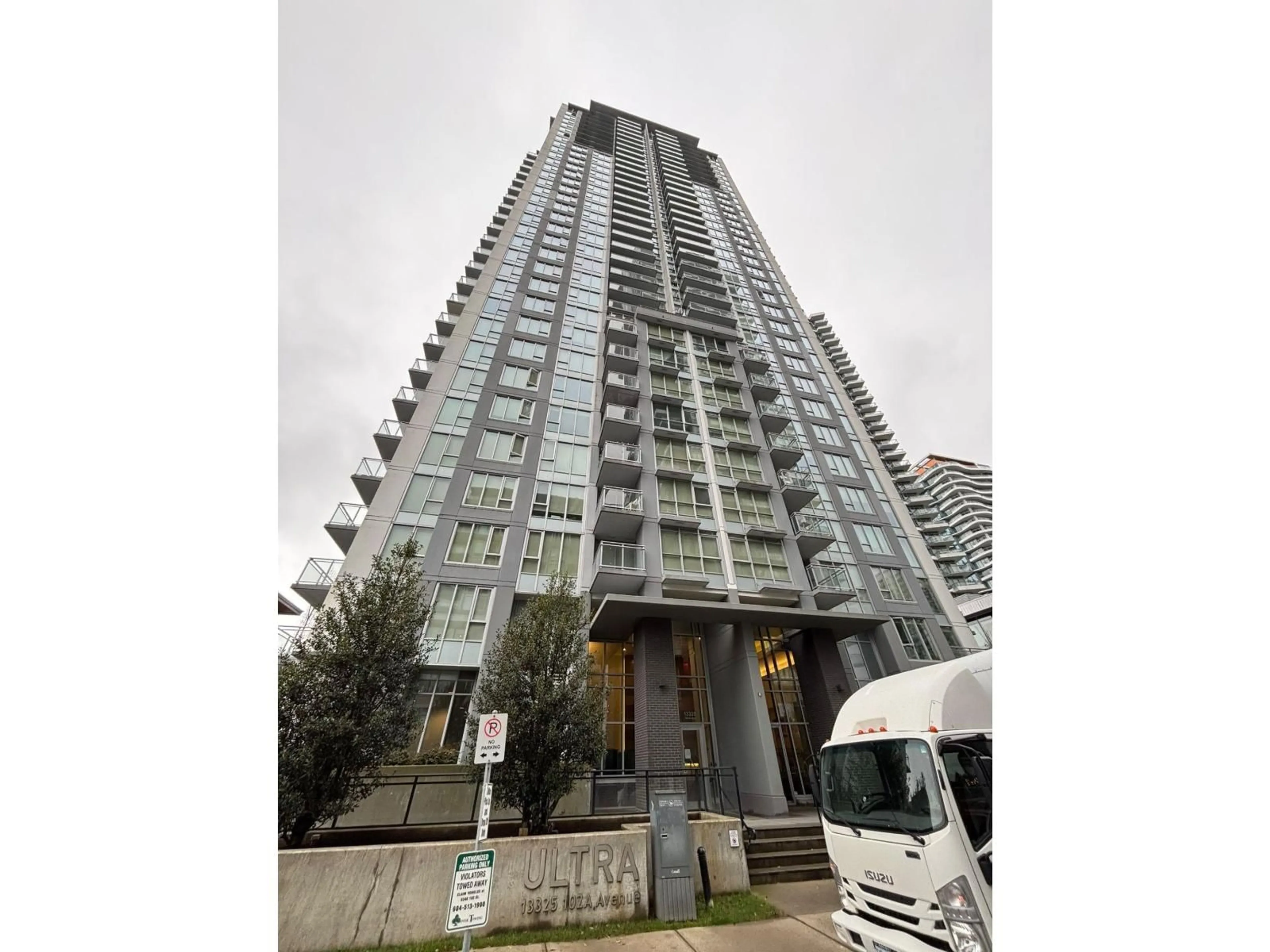 Indoor foyer for 1103 - 13325 102A AVENUE, Surrey British Columbia V3T0J5
