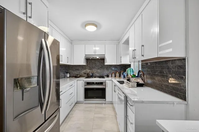 12079 84A AVENUE, Surrey 5
