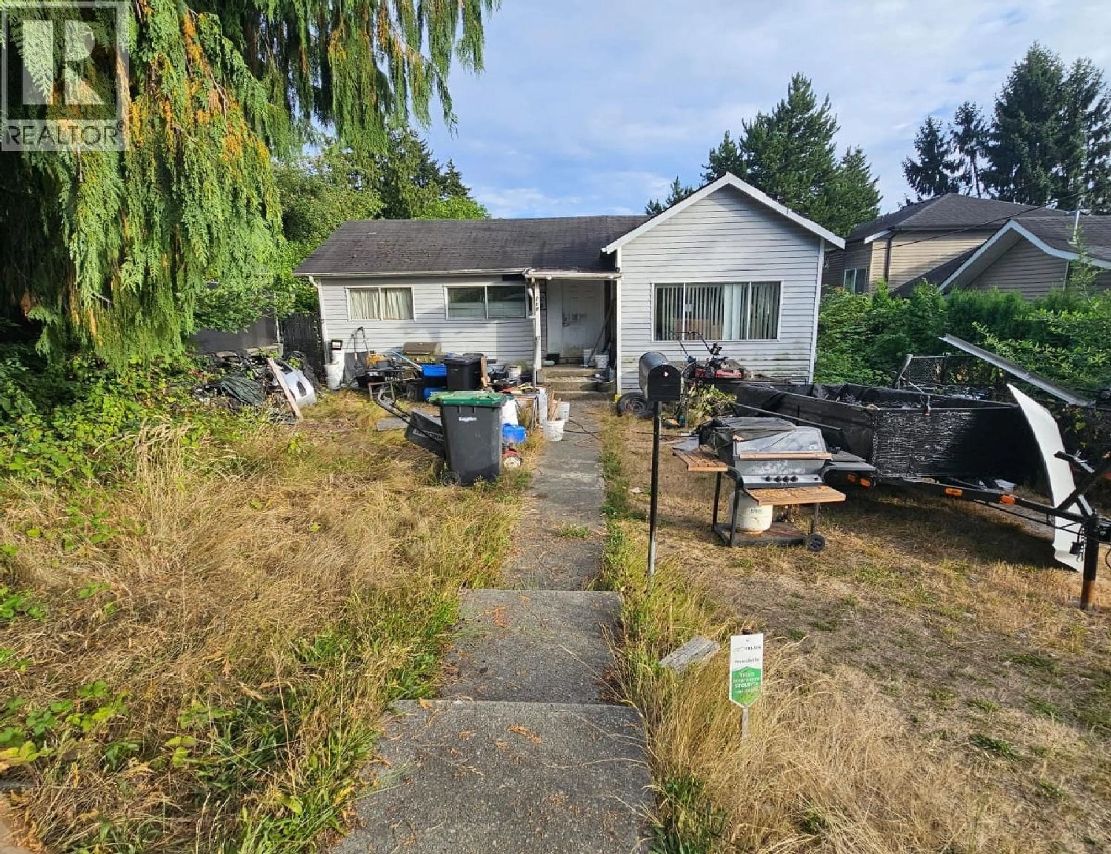 A pic from outside/outdoor area/front of a property/back of a property/a pic from drone, street for 712 GAUTHIER AVENUE, Coquitlam British Columbia V3K1R5
