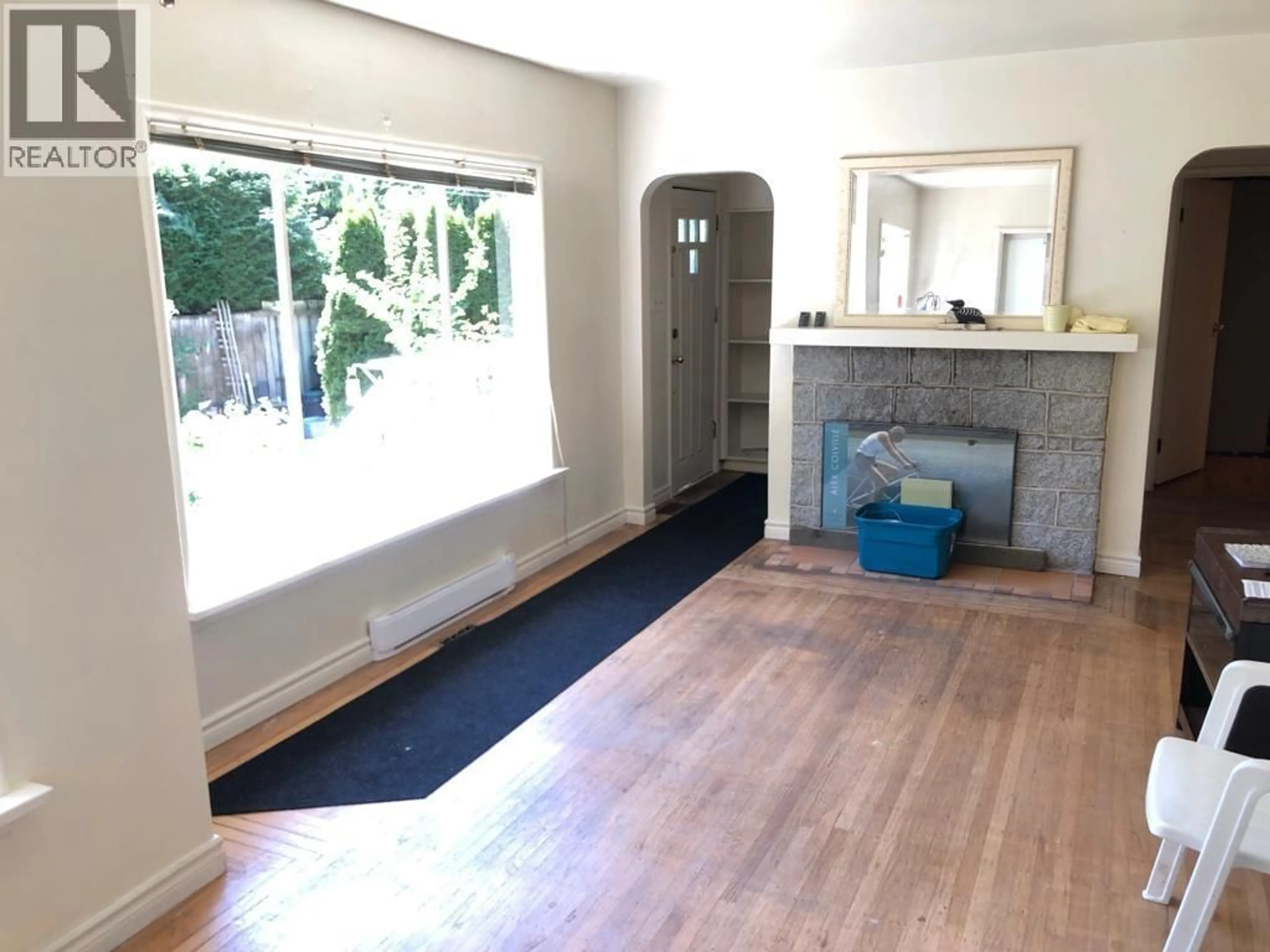A pic of a room for 4405 MARINE DRIVE, West Vancouver British Columbia V7W1N8