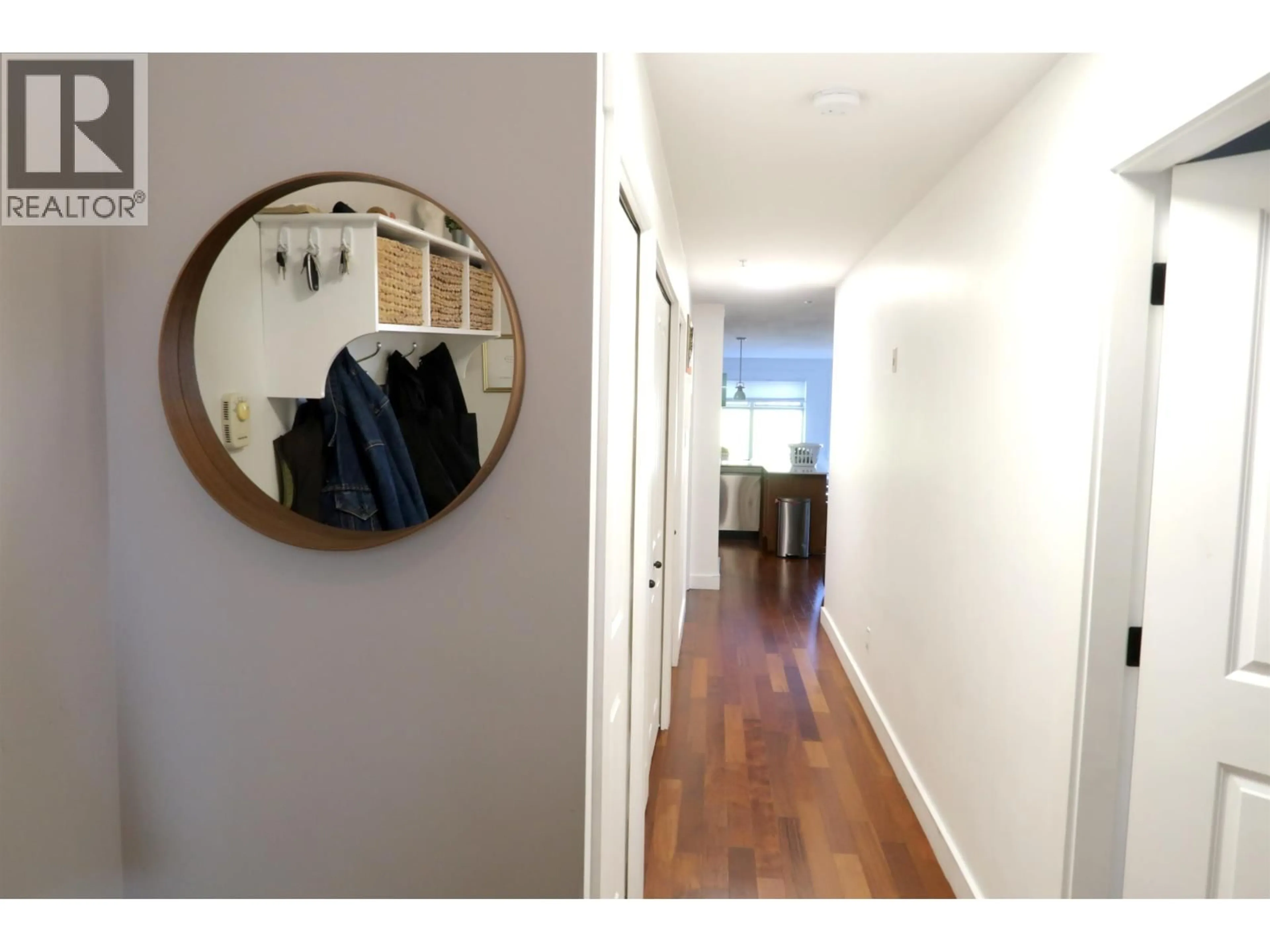 Indoor entryway for 201 - 414 GOWER POINT ROAD, Gibsons British Columbia V0N1V0