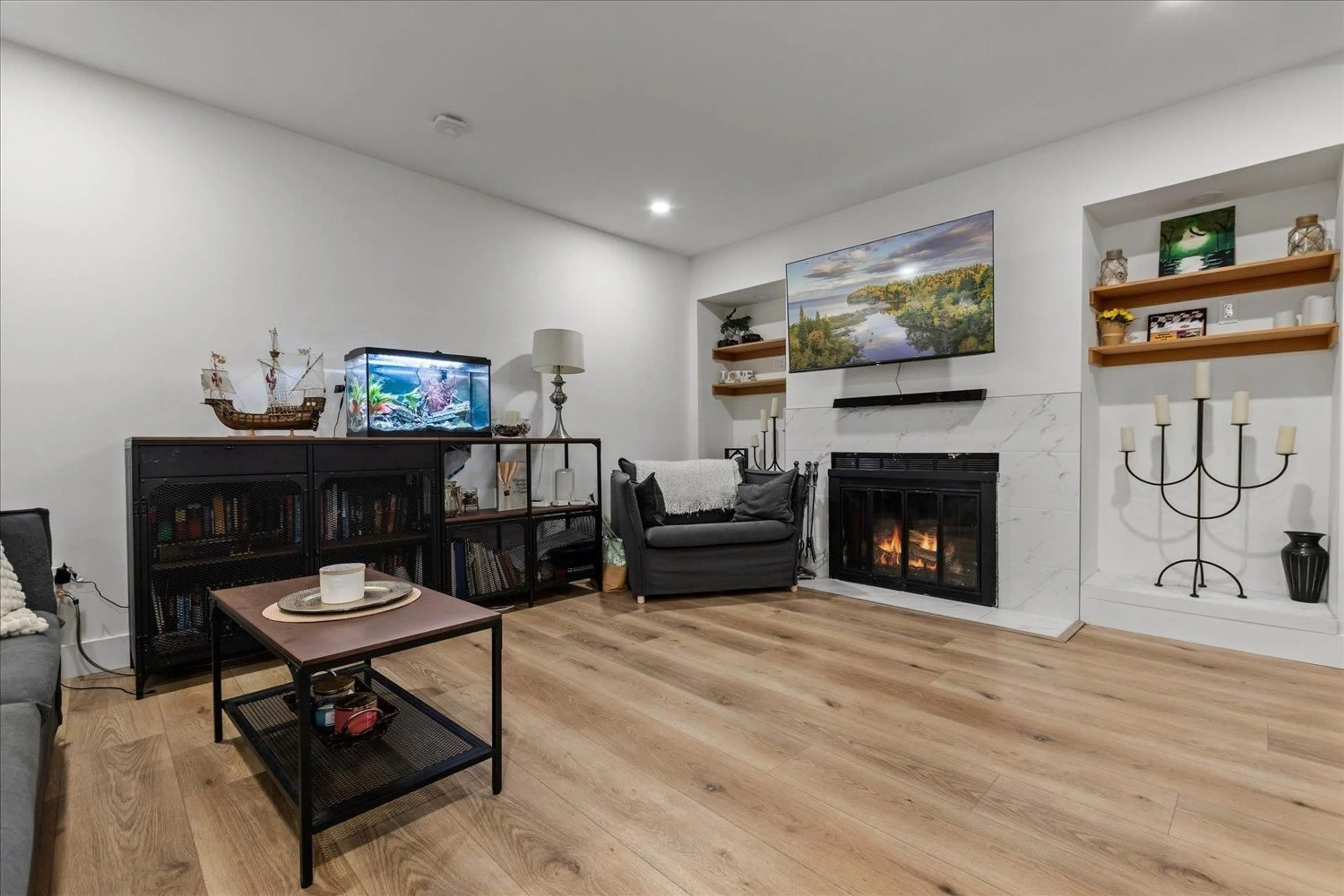 Living room with furniture, wood/laminate floor for 8542 MCCUTCHEON AVENUE, Chilliwack British Columbia V2P7K7