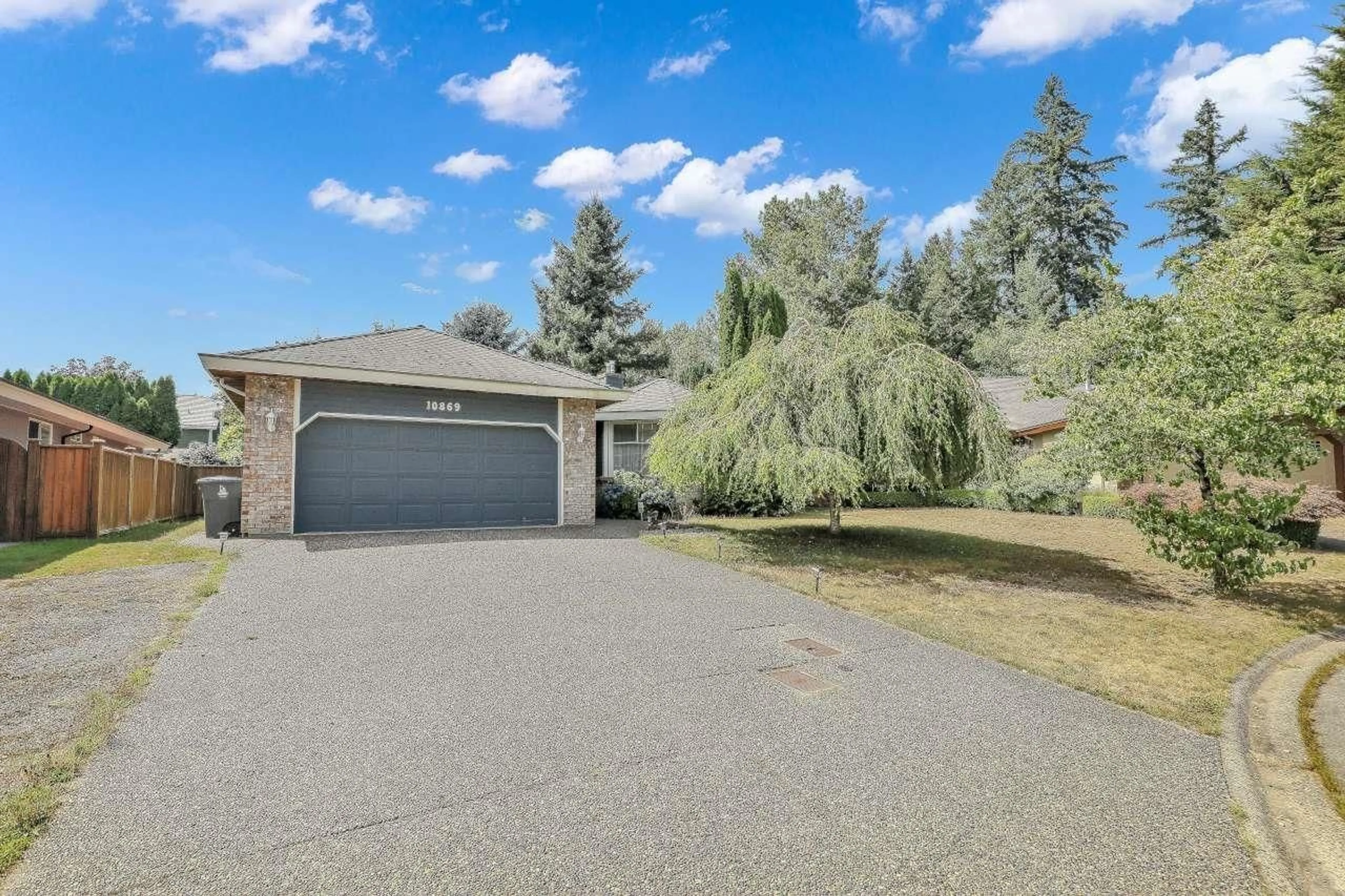 A pic from outside/outdoor area/front of a property/back of a property/a pic from drone, street for 10869 162B STREET, Surrey British Columbia V4N1N9