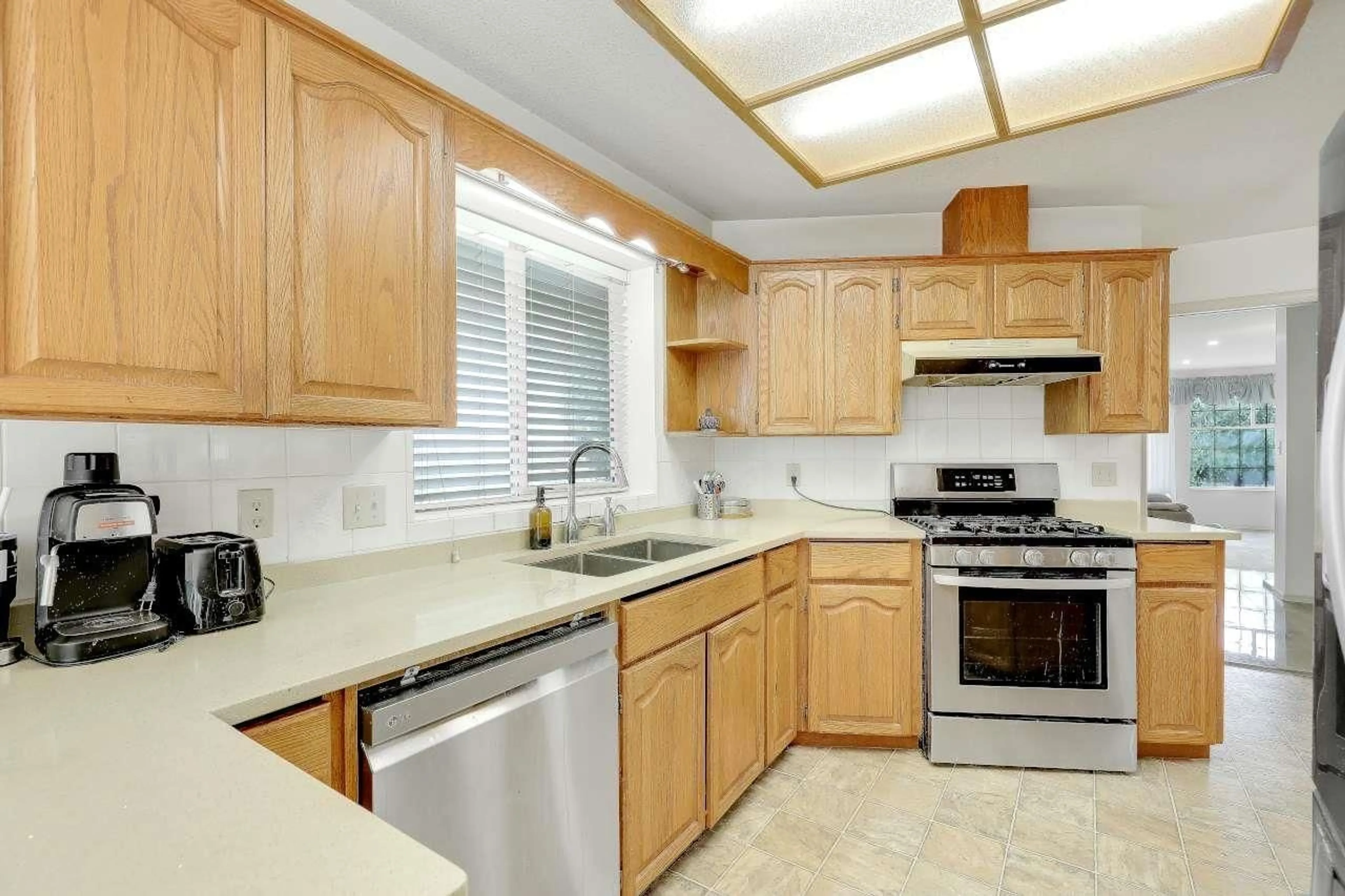 Standard kitchen, ceramic/tile floor for 10869 162B STREET, Surrey British Columbia V4N1N9