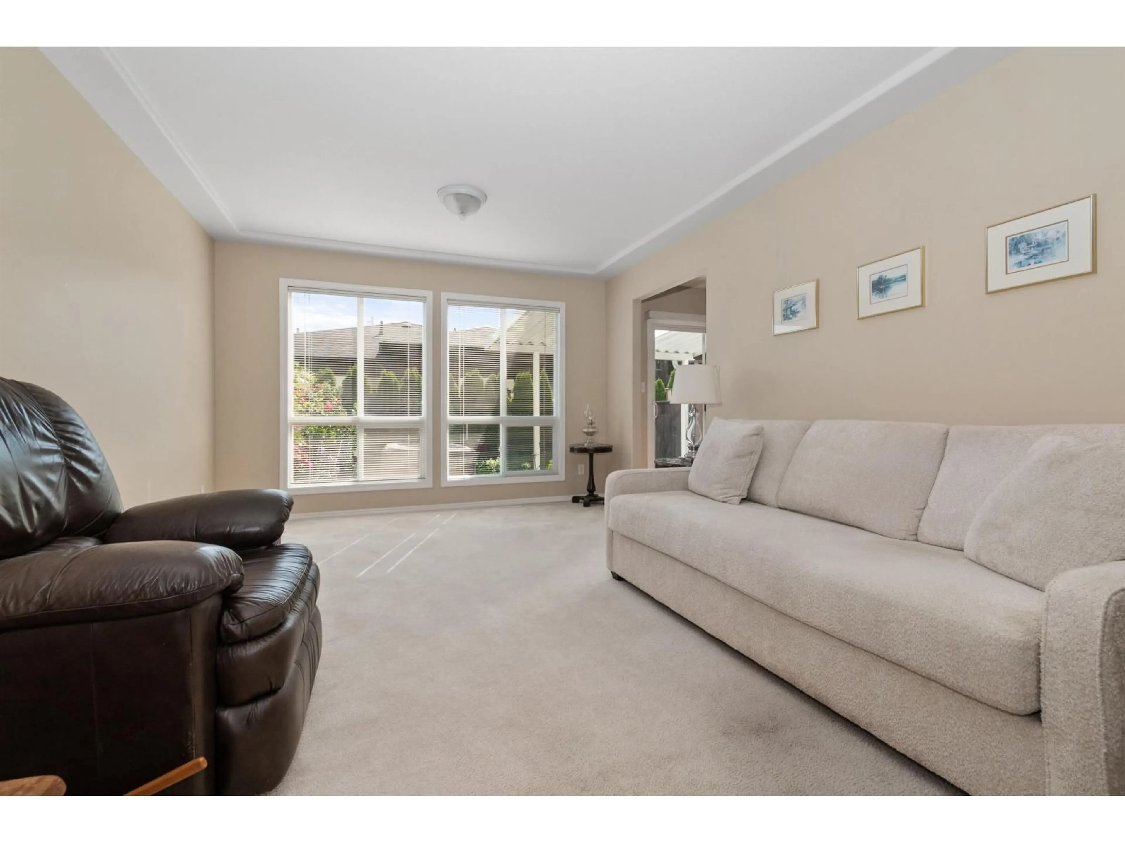 Living room with furniture, carpet floor for 180 - 6450 VEDDER ROAD, Chilliwack British Columbia V2R5N7