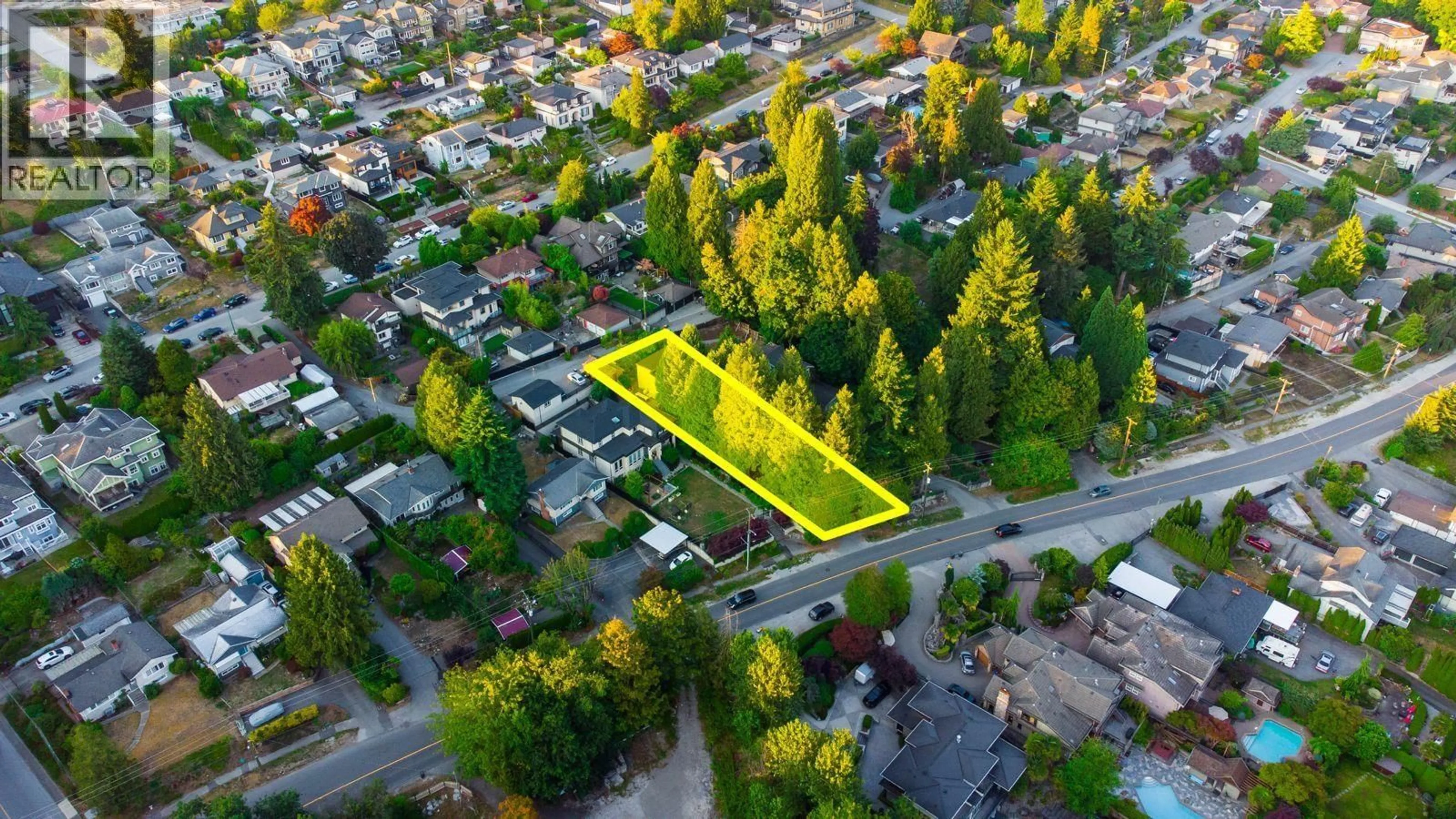 A pic from outside/outdoor area/front of a property/back of a property/a pic from drone, street for 4479 MARINE DRIVE, Burnaby British Columbia V5J3G1
