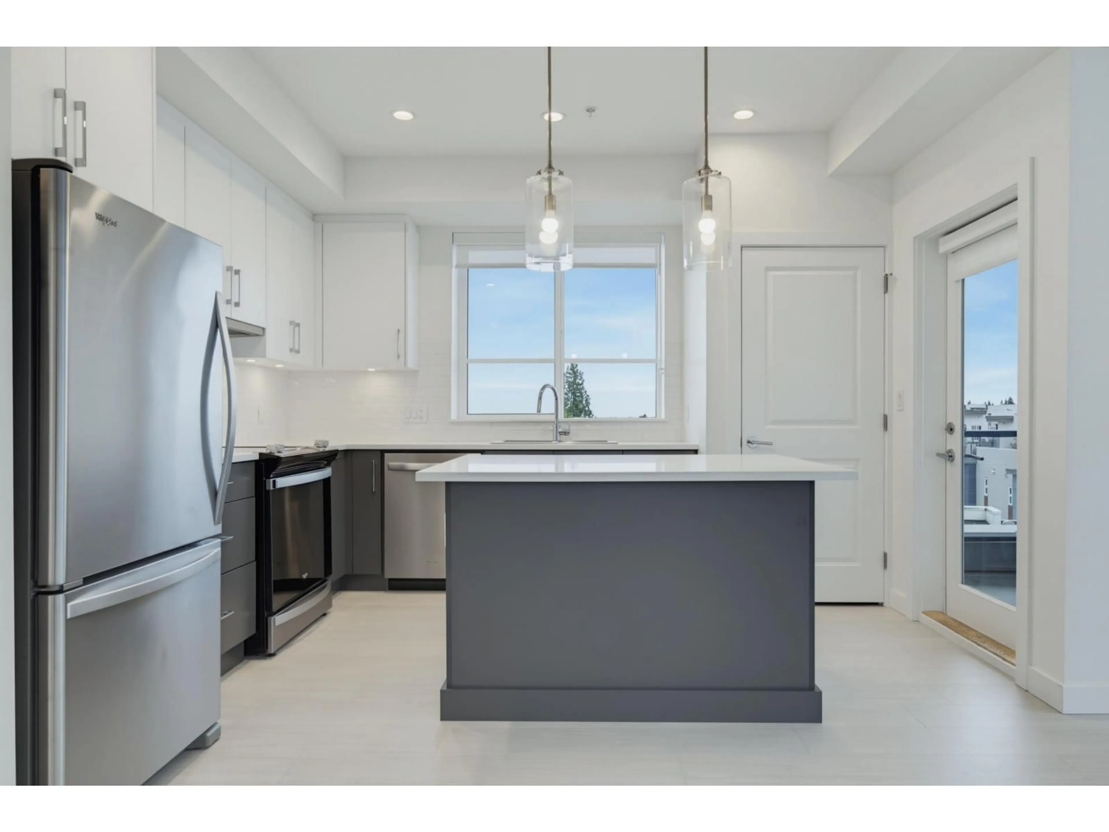 Open concept kitchen, ceramic/tile floor for B503 - 20834 80 AVENUE, Langley British Columbia V2Y3M5