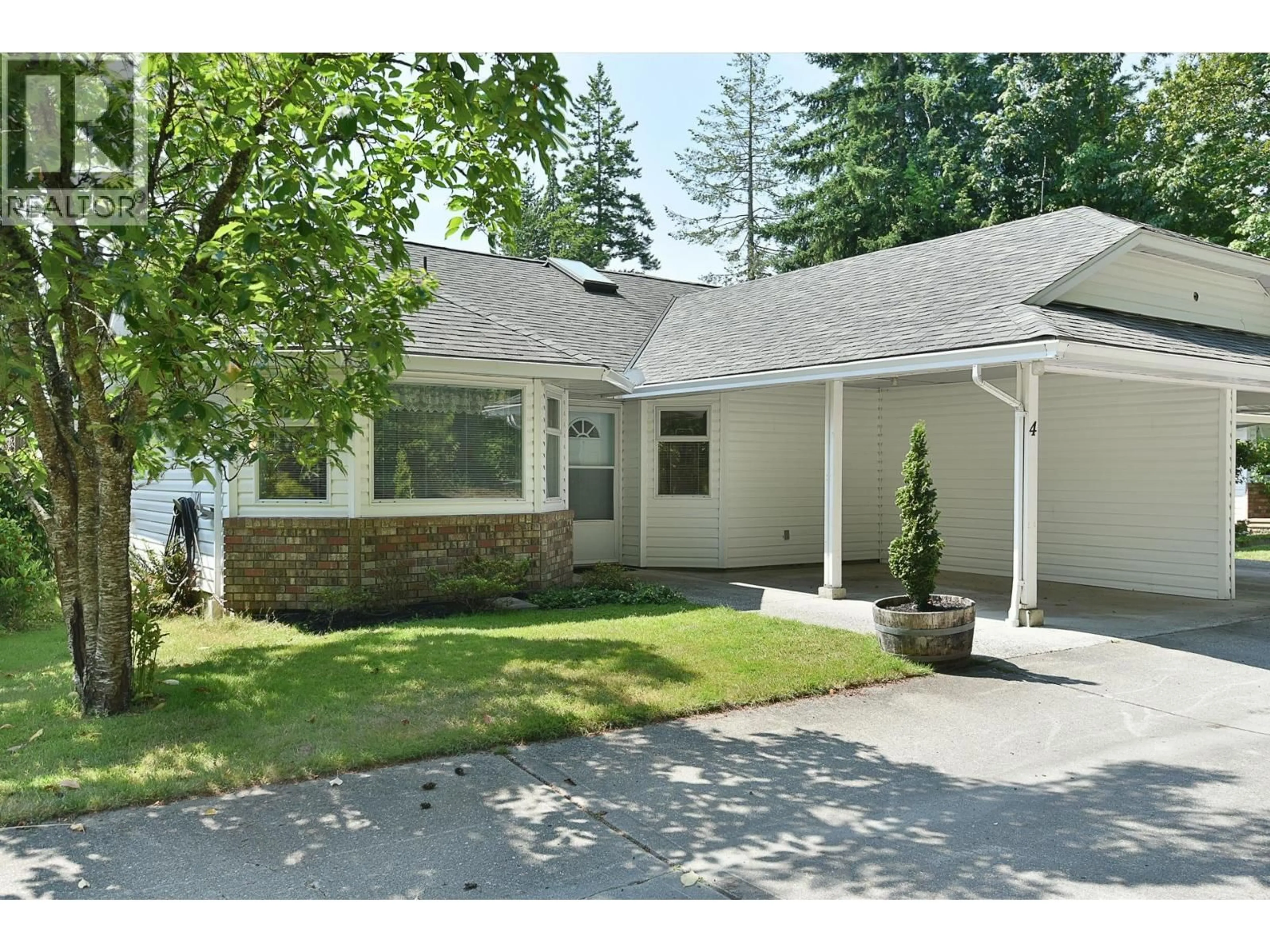 Home with vinyl exterior material, street for 4 - 783 REED ROAD, Gibsons British Columbia V0N1V7
