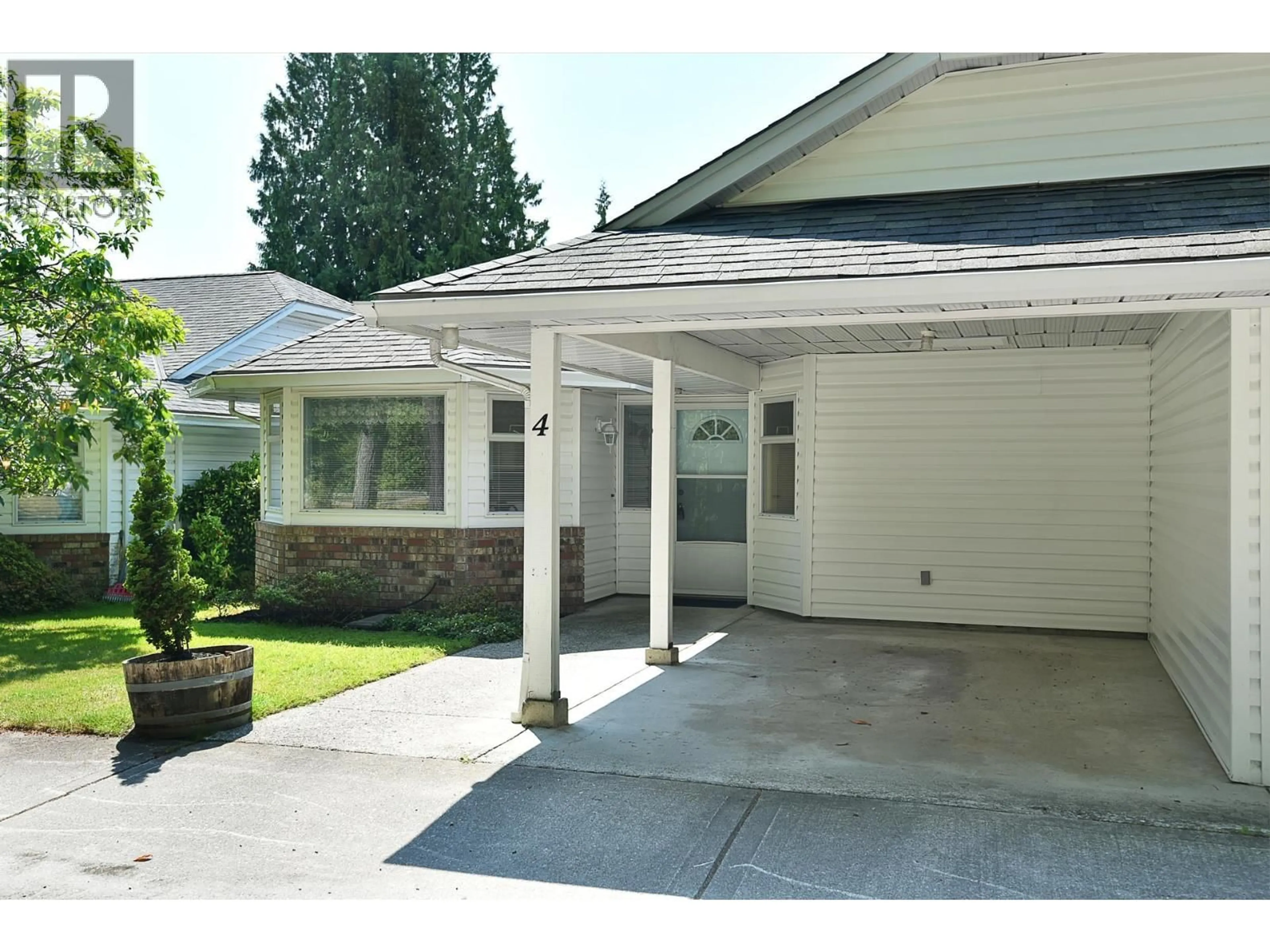Home with vinyl exterior material, street for 4 - 783 REED ROAD, Gibsons British Columbia V0N1V7