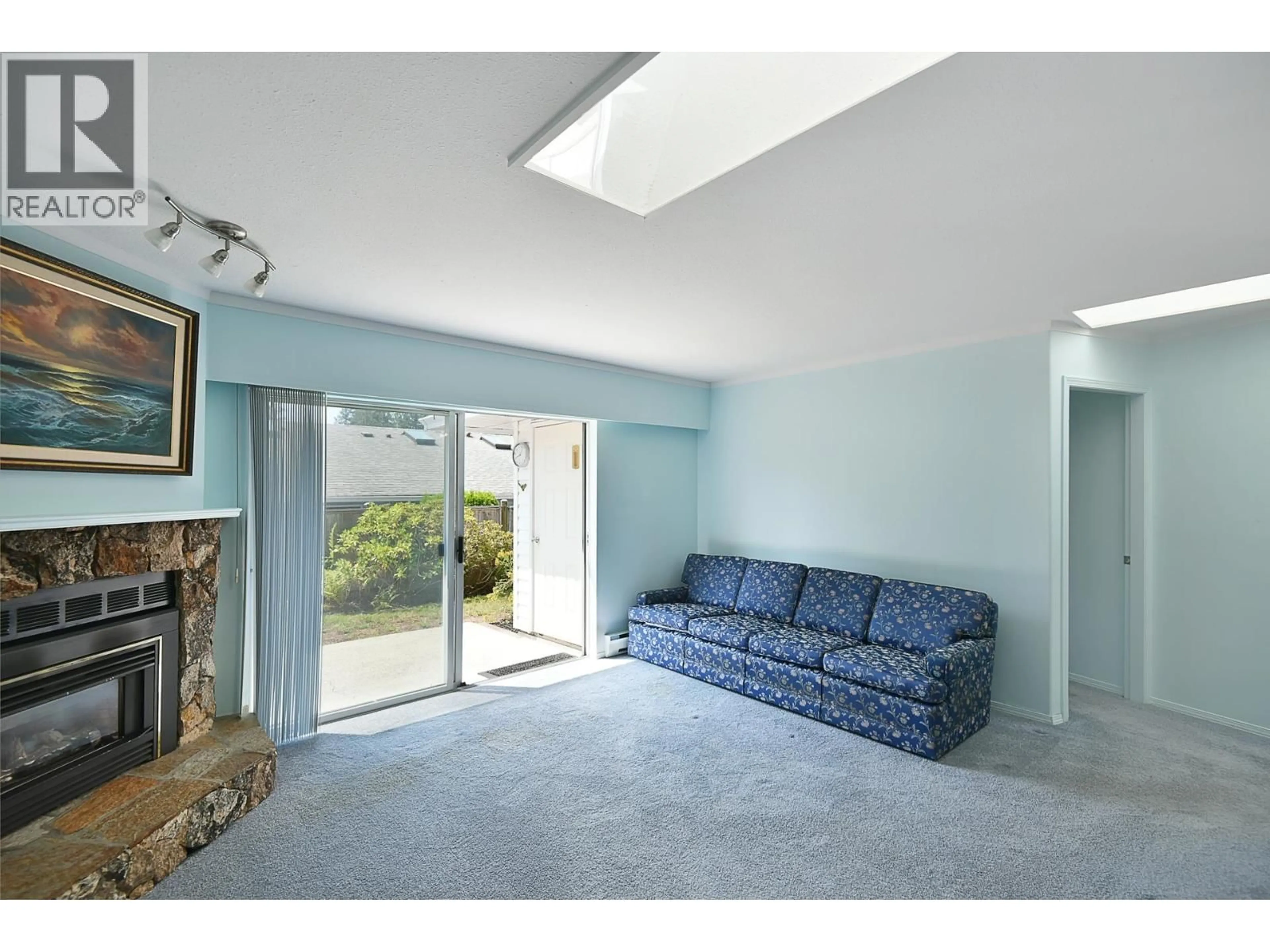 Living room with furniture, unknown for 4 - 783 REED ROAD, Gibsons British Columbia V0N1V7