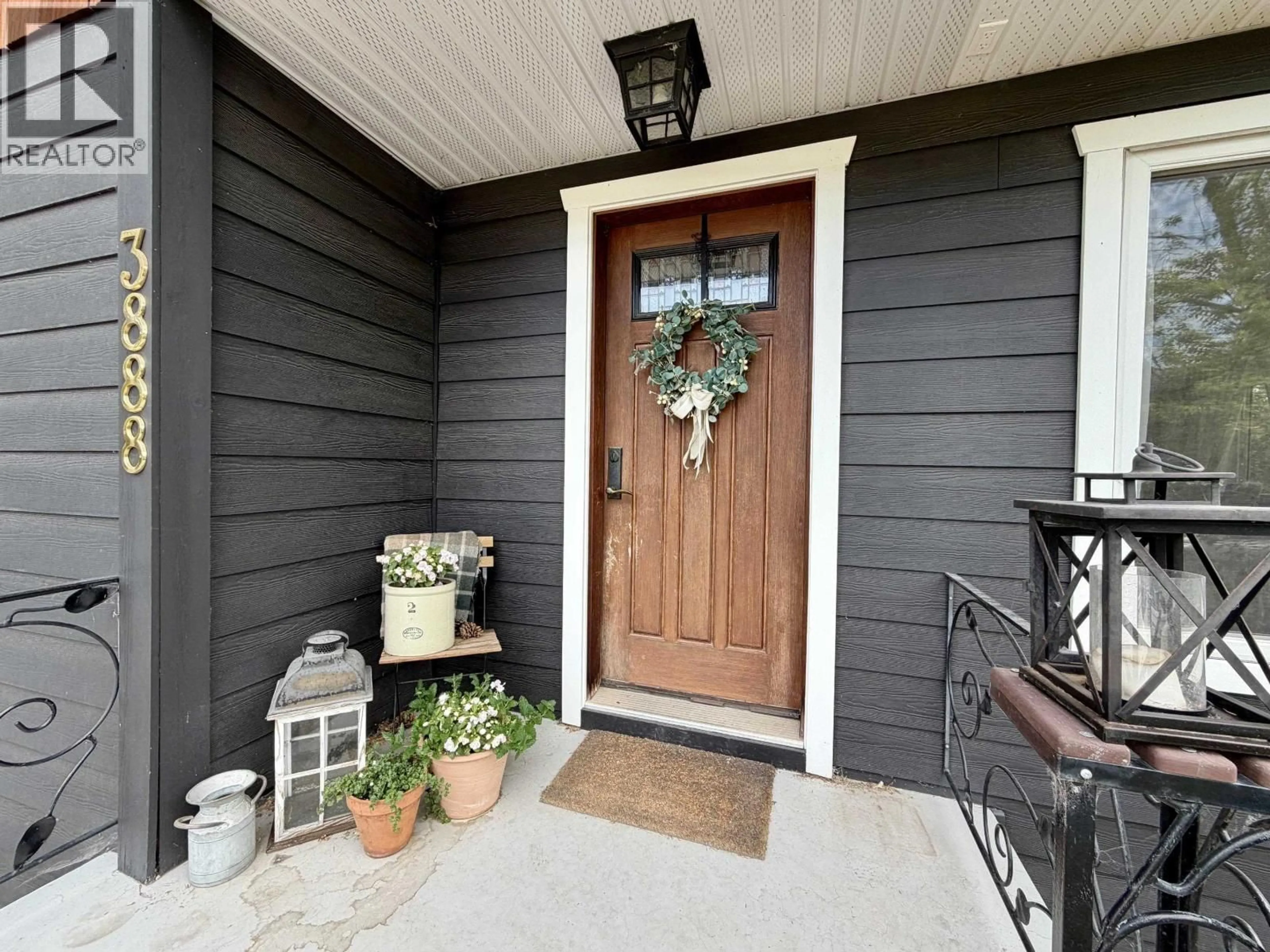 Indoor entryway for 3888 11TH AVENUE, Smithers British Columbia V0J2N0