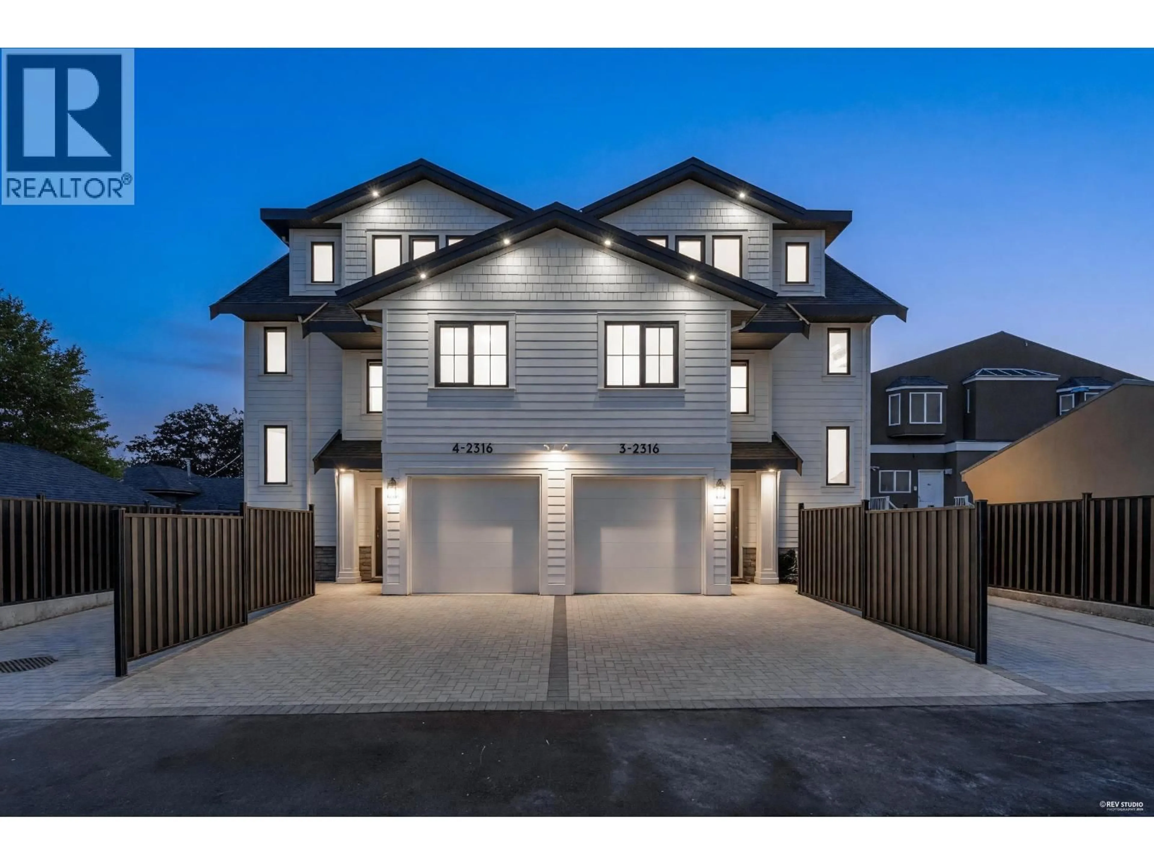 A pic from outside/outdoor area/front of a property/back of a property/a pic from drone, street for 4 - 2316 CLIFF AVENUE, Burnaby British Columbia V5A2L2