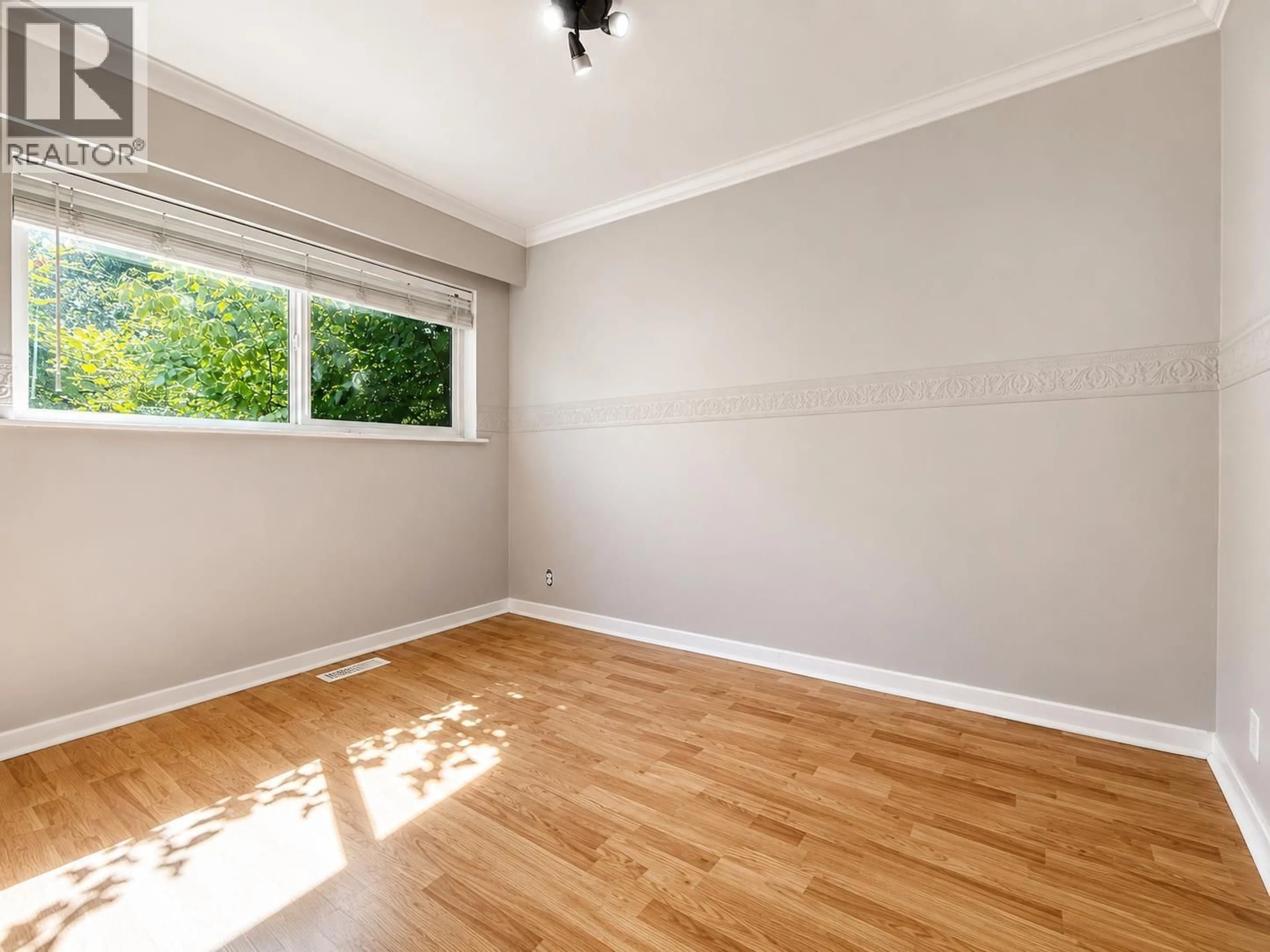 A pic of a room for 910 ROBINSON STREET, Coquitlam British Columbia V3J4G6