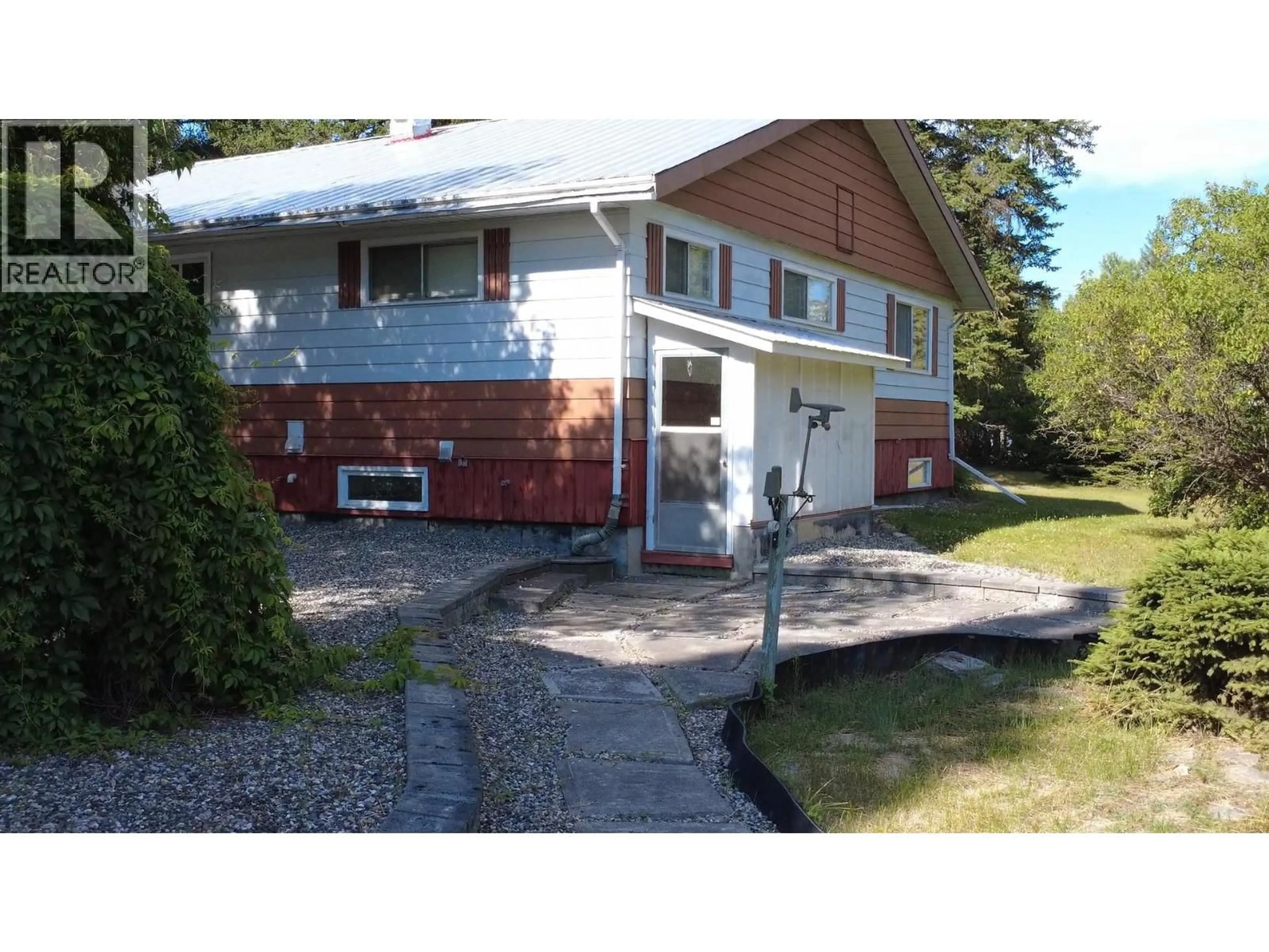 Home with vinyl exterior material, street for 4817 WHITE ROAD, Quesnel British Columbia V2J6L4