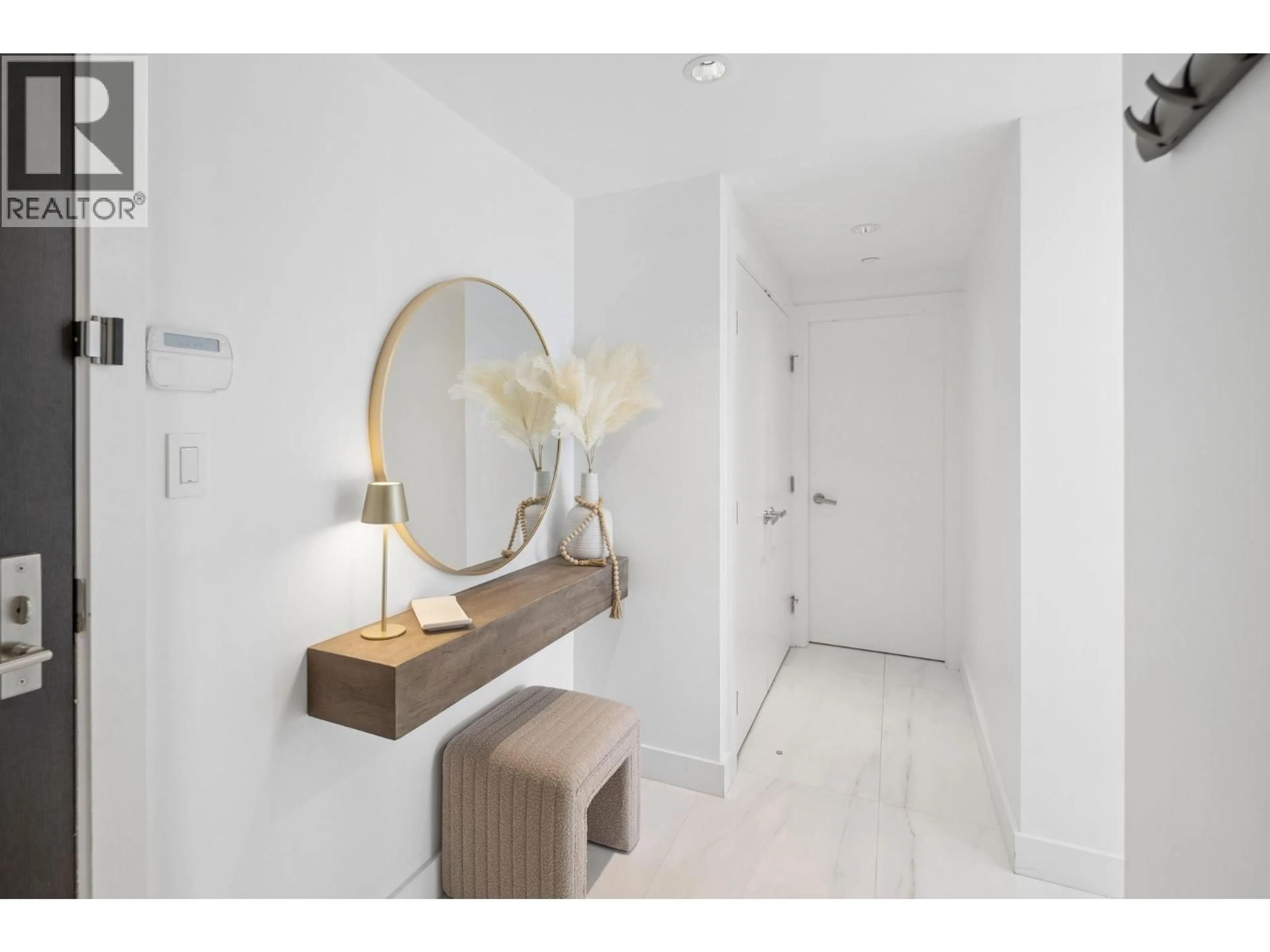 Indoor entryway for 1701 - 1372 SEYMOUR STREET, Vancouver British Columbia V6B0L1