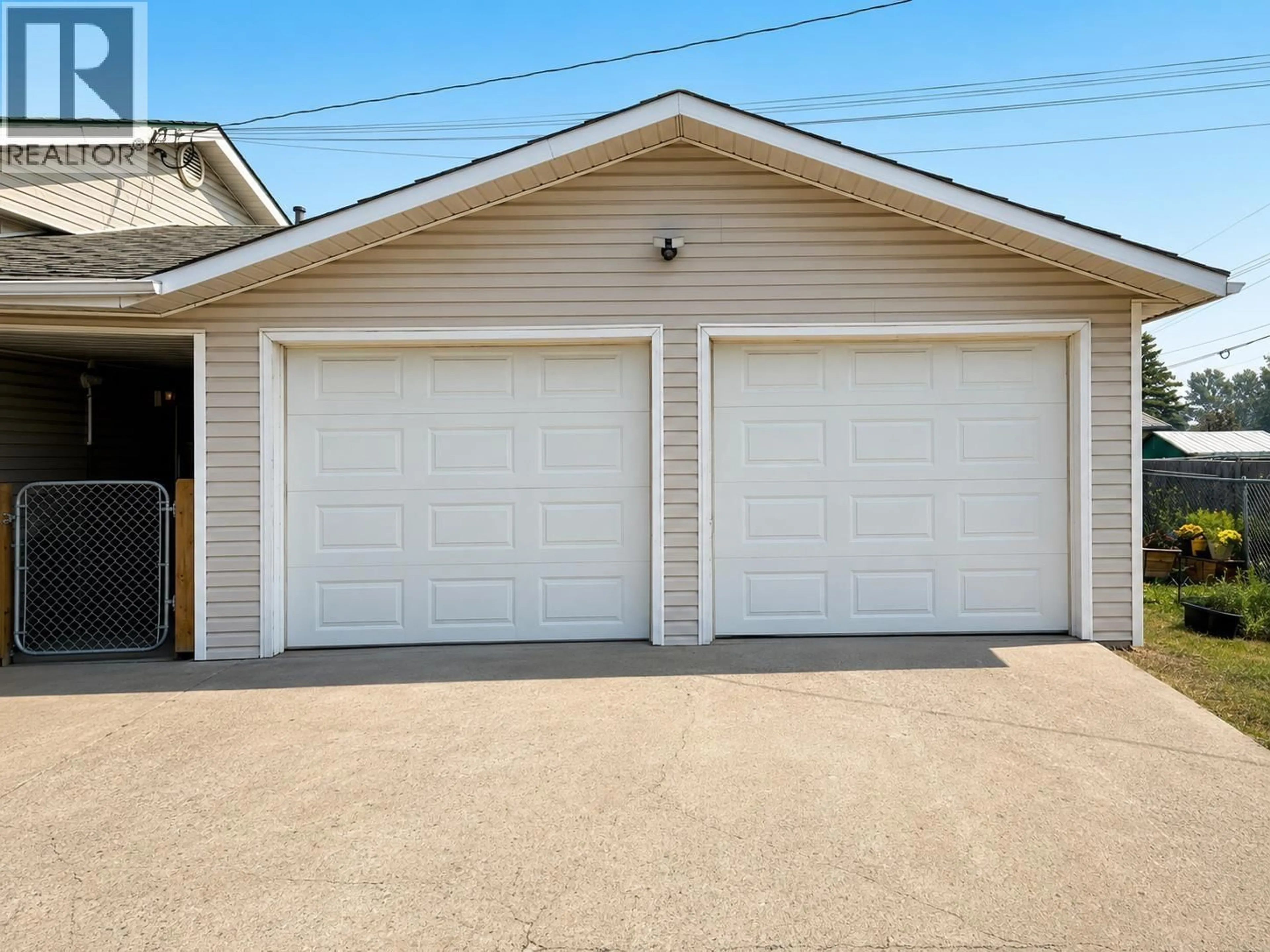 Indoor garage for 9615 96 STREET, Fort St. John British Columbia V1J3N7