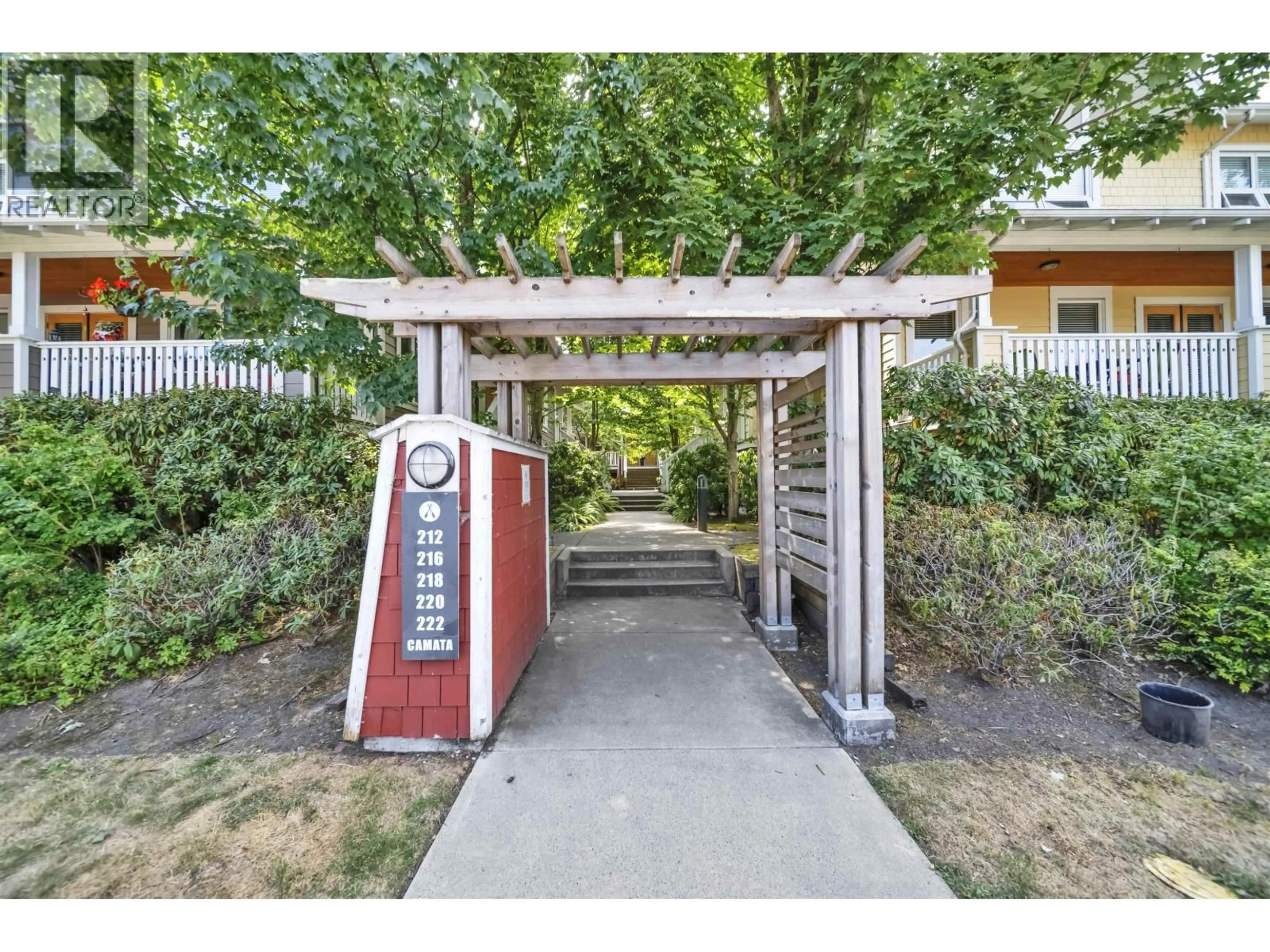 Indoor entryway for 4 - 218 CAMATA STREET, New Westminster British Columbia V3M0H8
