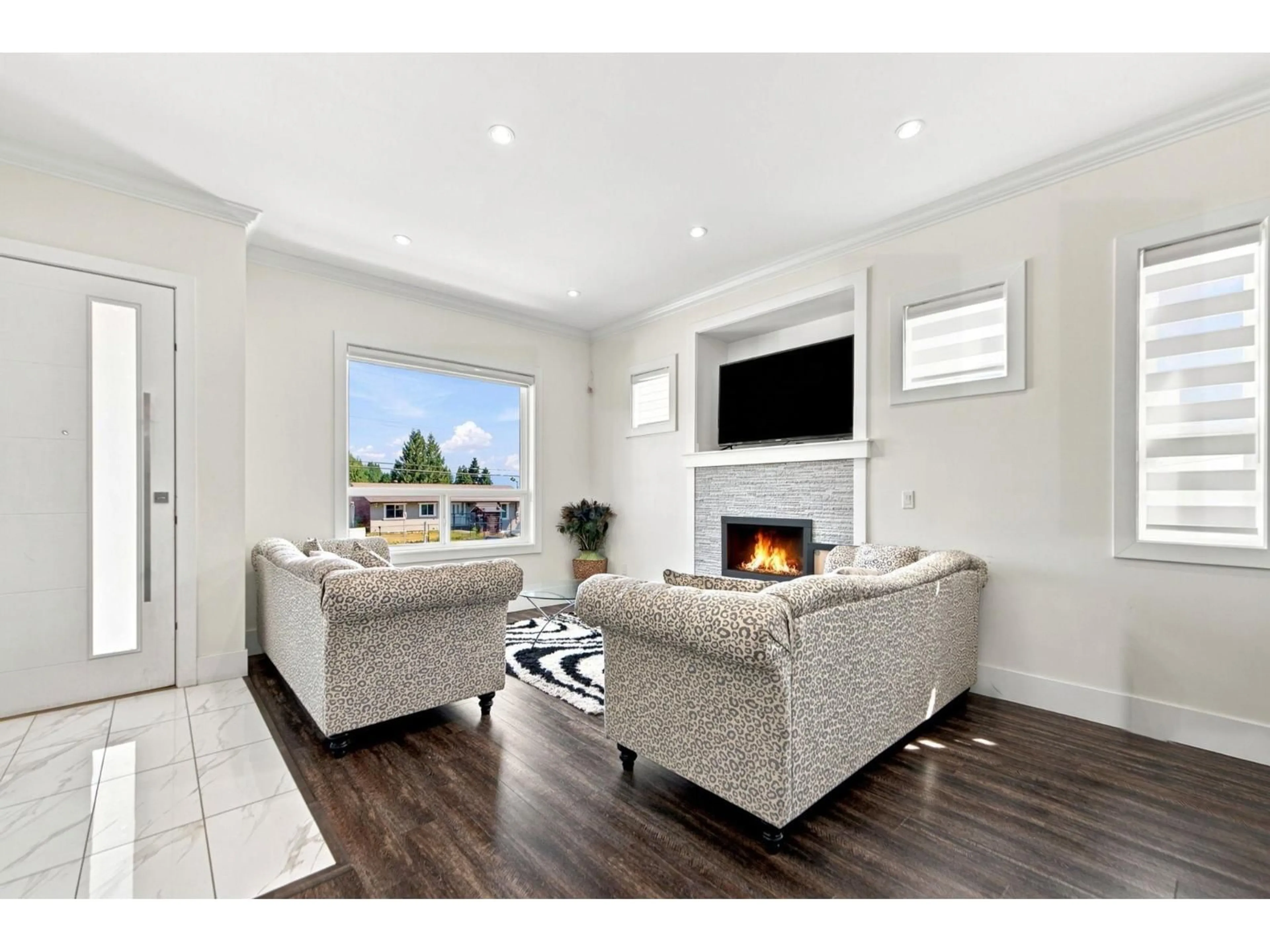 Living room with furniture, unknown for 32594 PEARDONVILLE ROAD, Abbotsford British Columbia V2T1N3