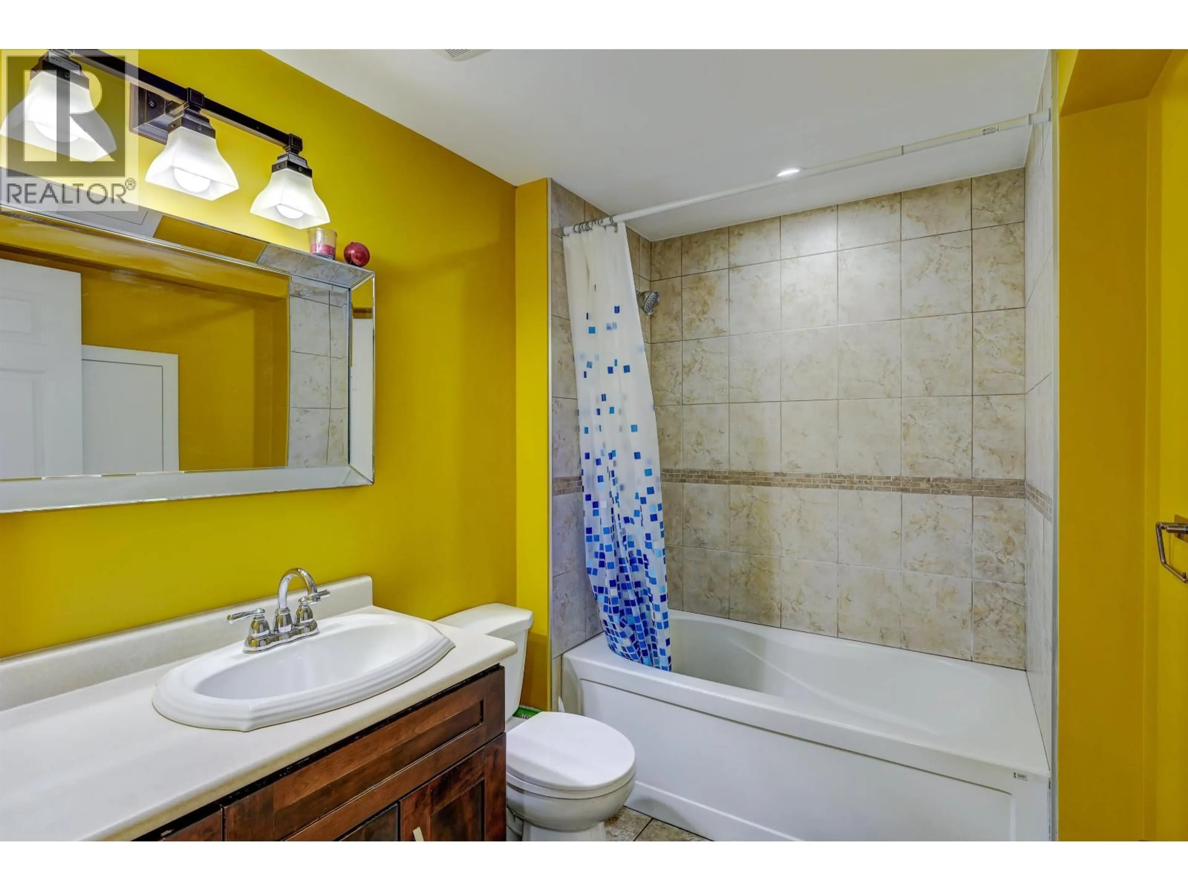Standard bathroom, ceramic/tile floor for 2986 ALBION DRIVE, Coquitlam British Columbia V3B6M5
