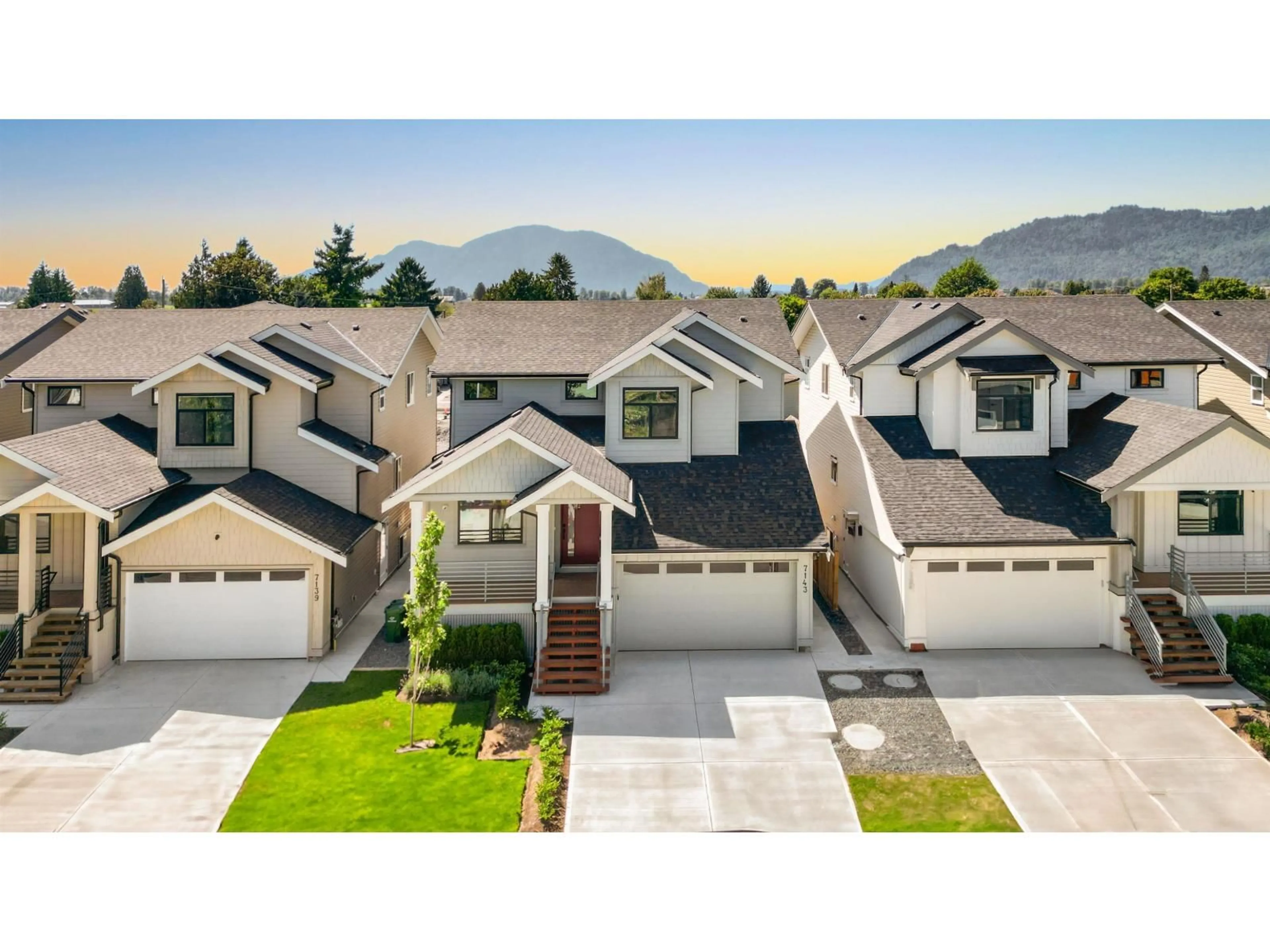 A pic from outside/outdoor area/front of a property/back of a property/a pic from drone, mountain view for 7143 ELWOOD DRIVE, Chilliwack British Columbia V2R1G8