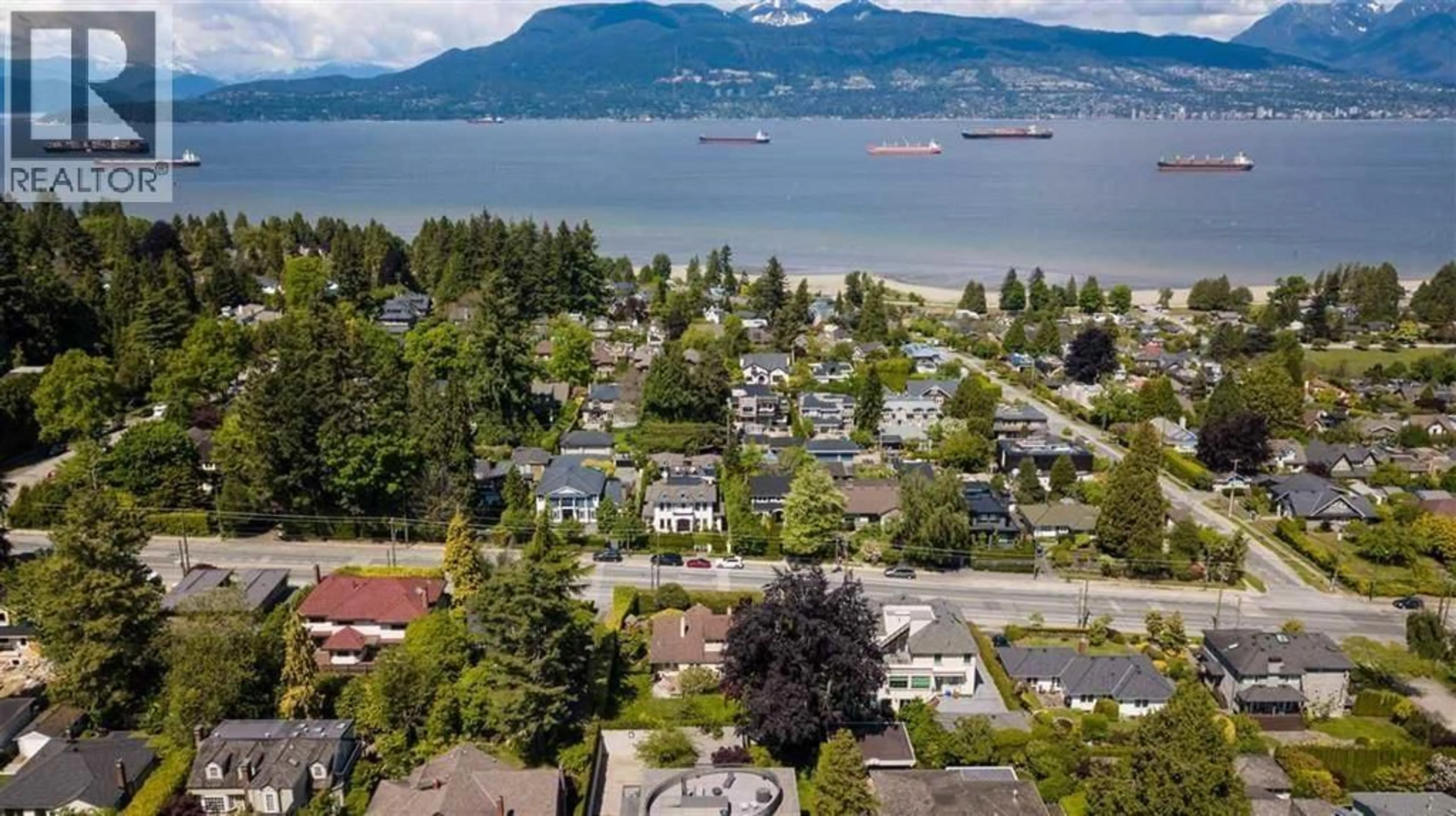 A pic from outside/outdoor area/front of a property/back of a property/a pic from drone, water/lake/river/ocean view for 4674 4TH AVENUE, Vancouver British Columbia V6R1R5
