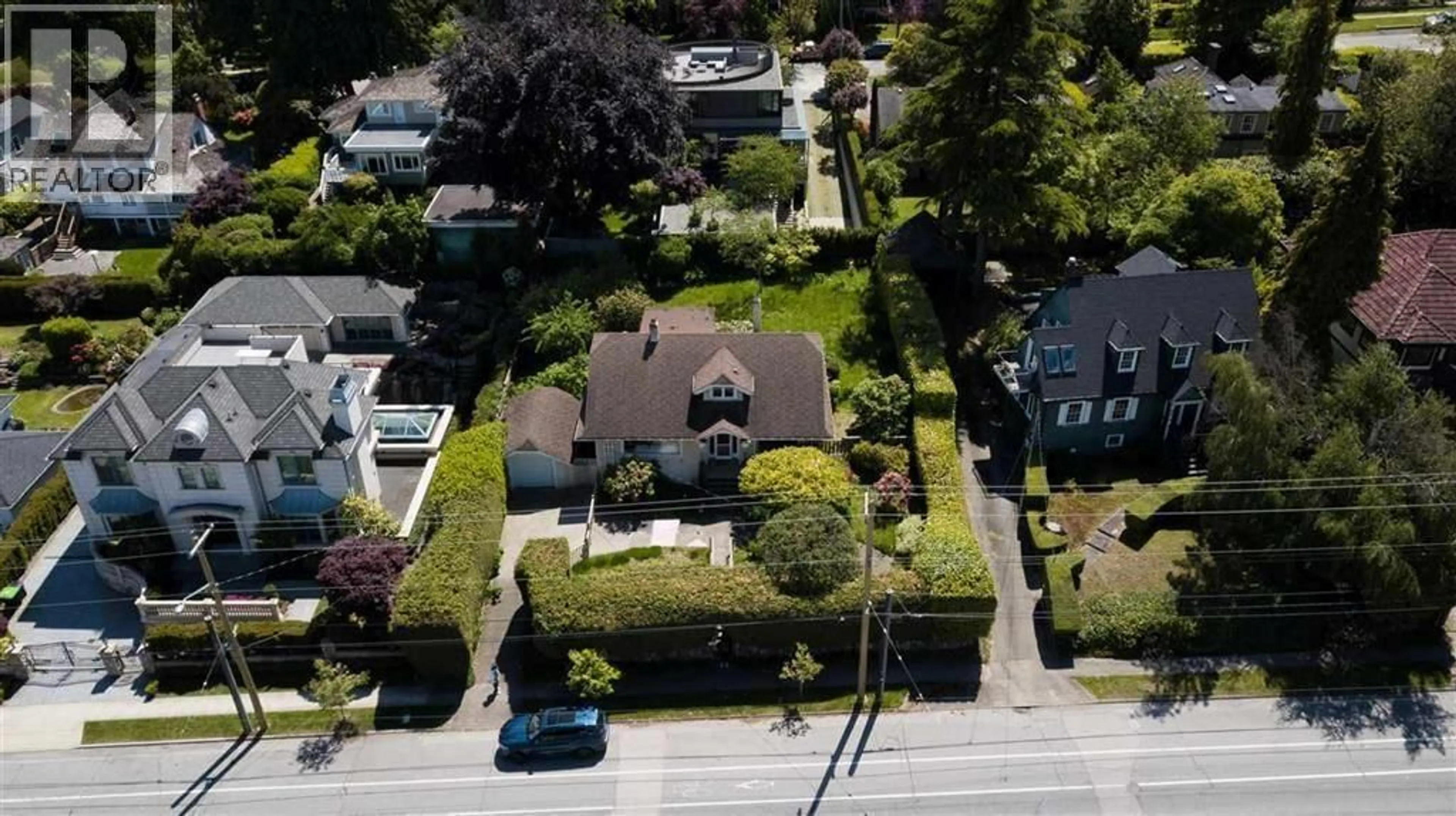 A pic from outside/outdoor area/front of a property/back of a property/a pic from drone, street for 4674 4TH AVENUE, Vancouver British Columbia V6R1R5