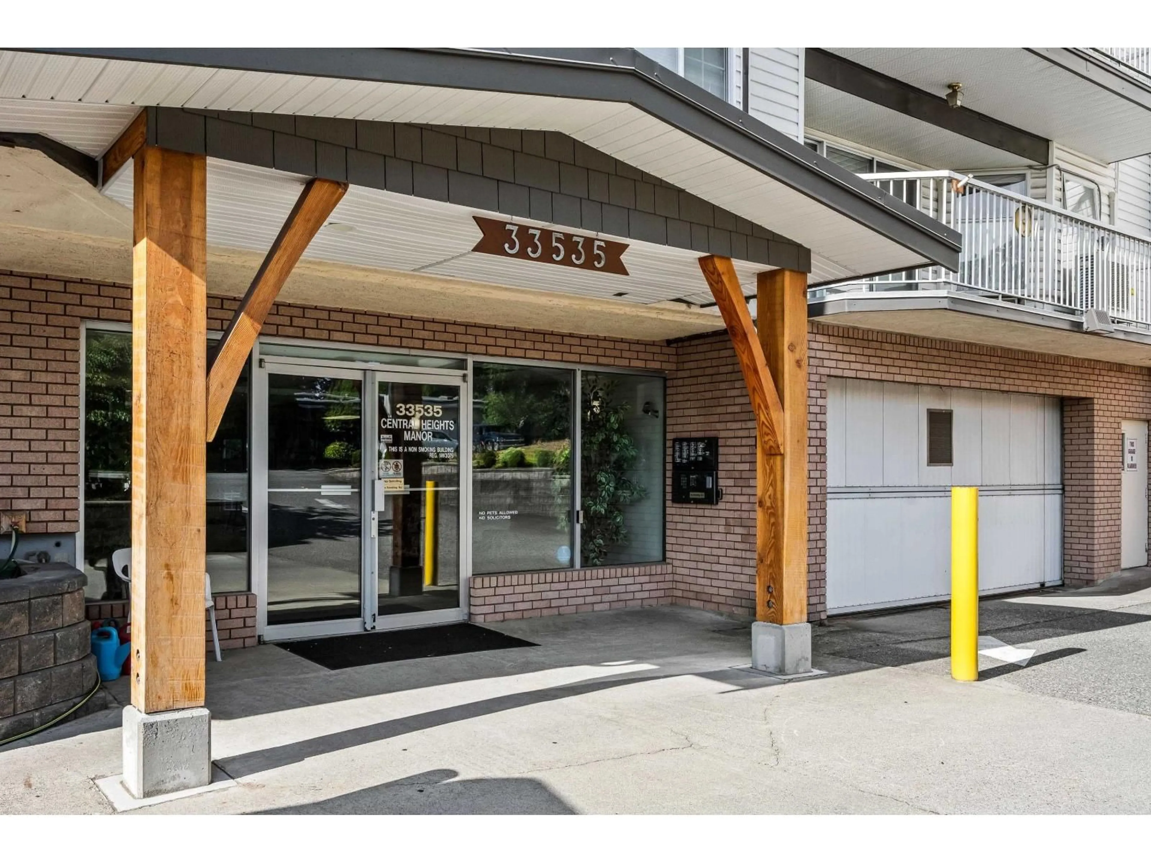 Indoor foyer for 208 - 33535 KING ROAD, Abbotsford British Columbia V2S6Z5